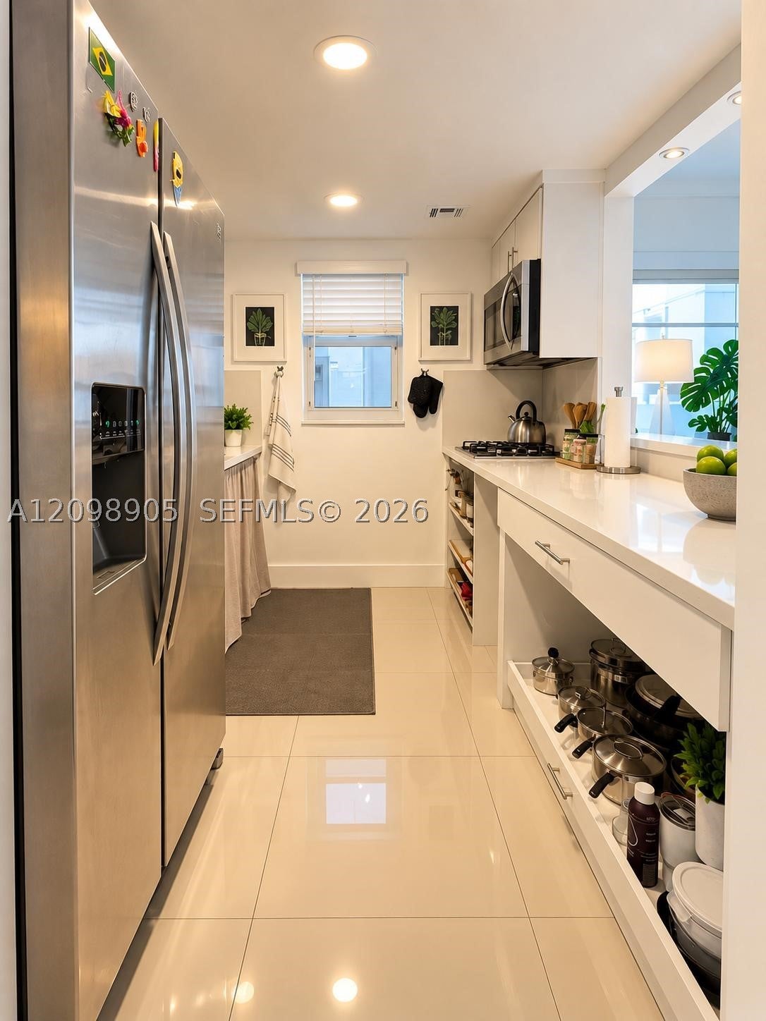 240 Collins Ave 2C, Miami Beach, FL, 33139/$355,000 2 240 Collins Ave 2C