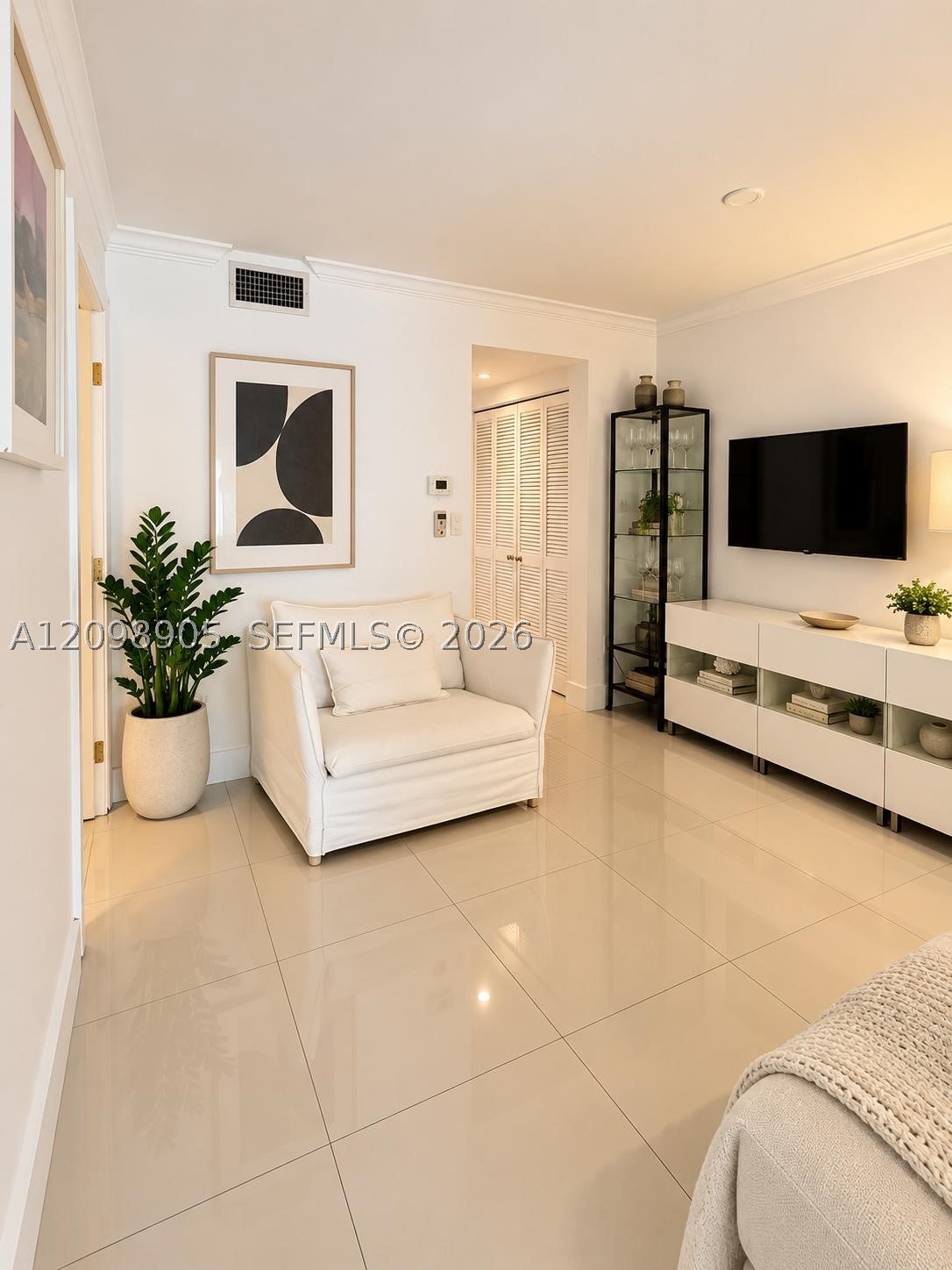 240 Collins Ave 2C, Miami Beach, FL, 33139/$355,000 1 240 Collins Ave 2C