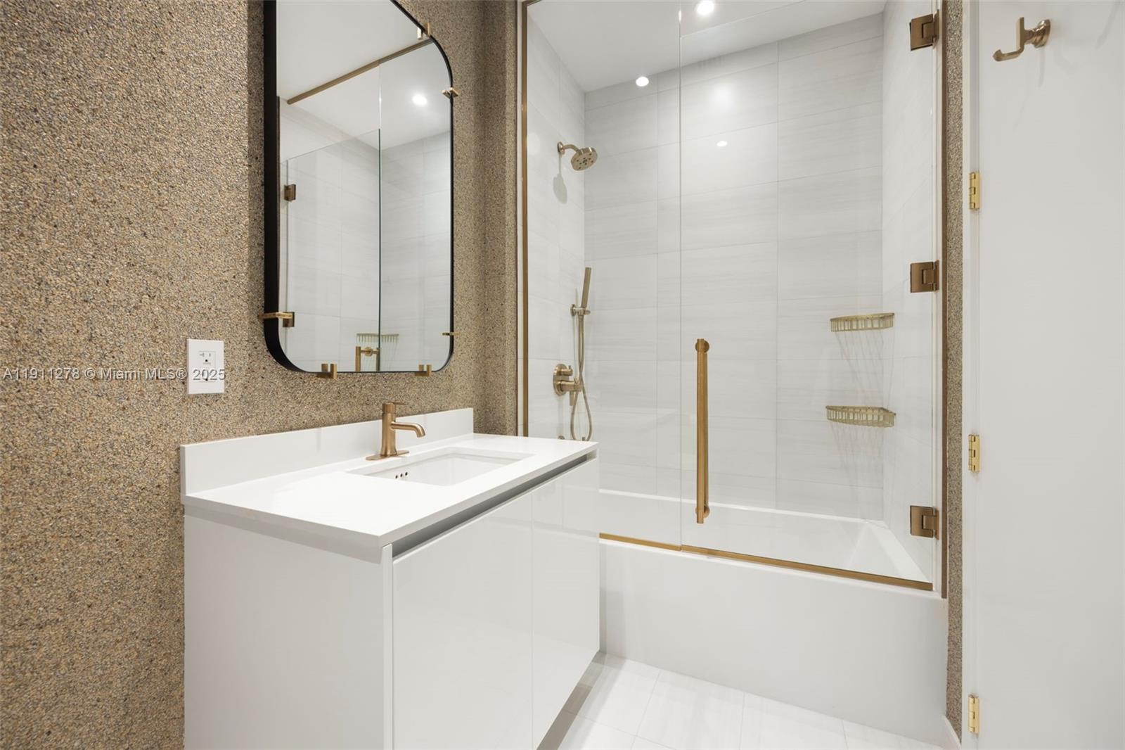 MR.C RESIDENCES COCONUT G - Residential