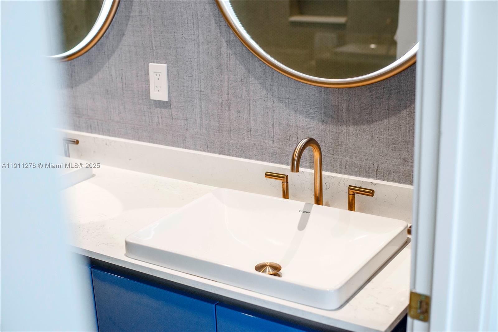 MR.C RESIDENCES COCONUT G - Residential