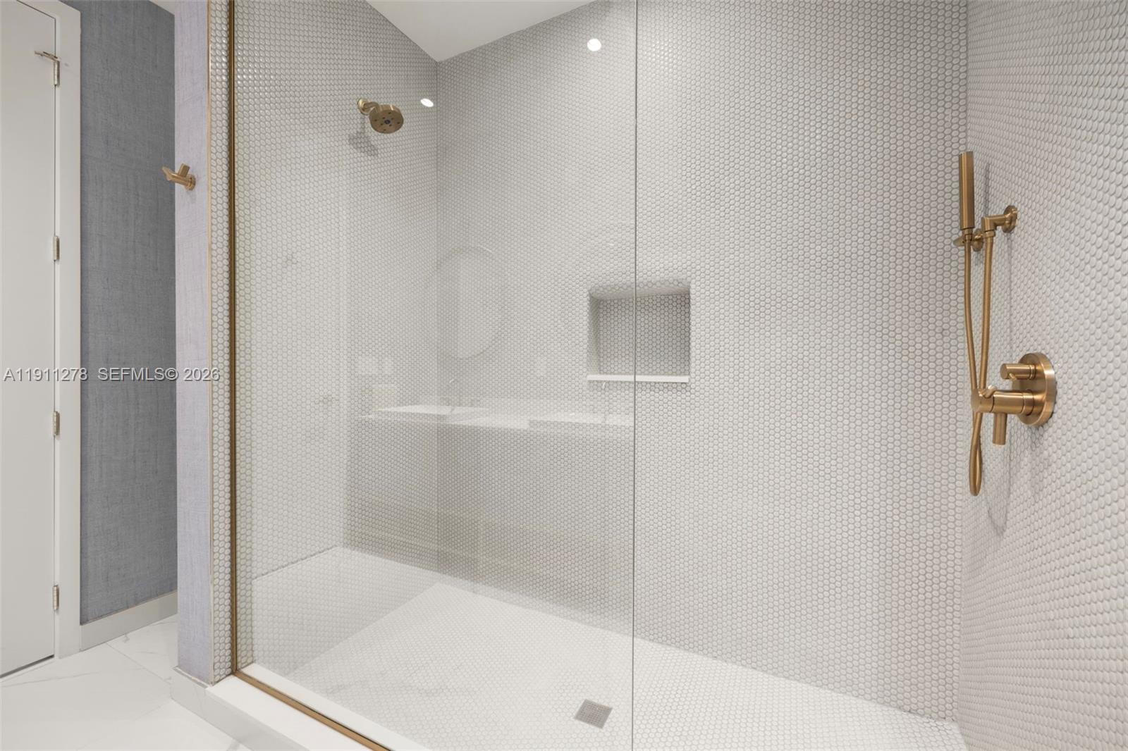 MR.C RESIDENCES COCONUT G - Residential