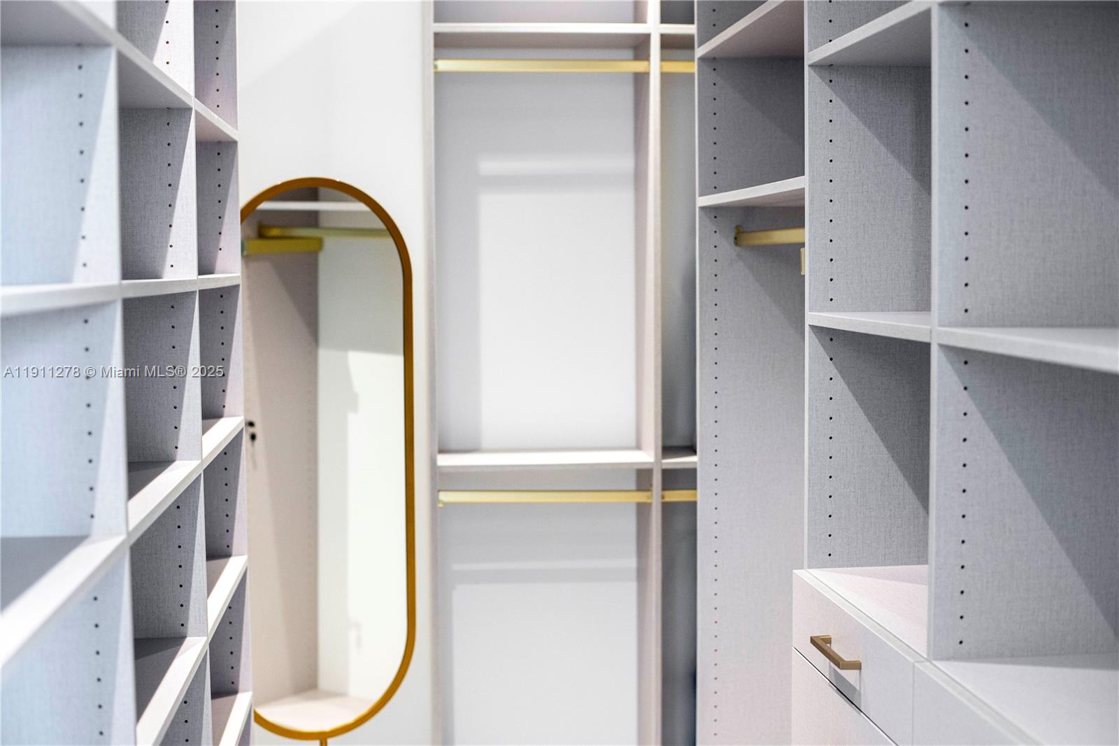 MR.C RESIDENCES COCONUT G - Residential