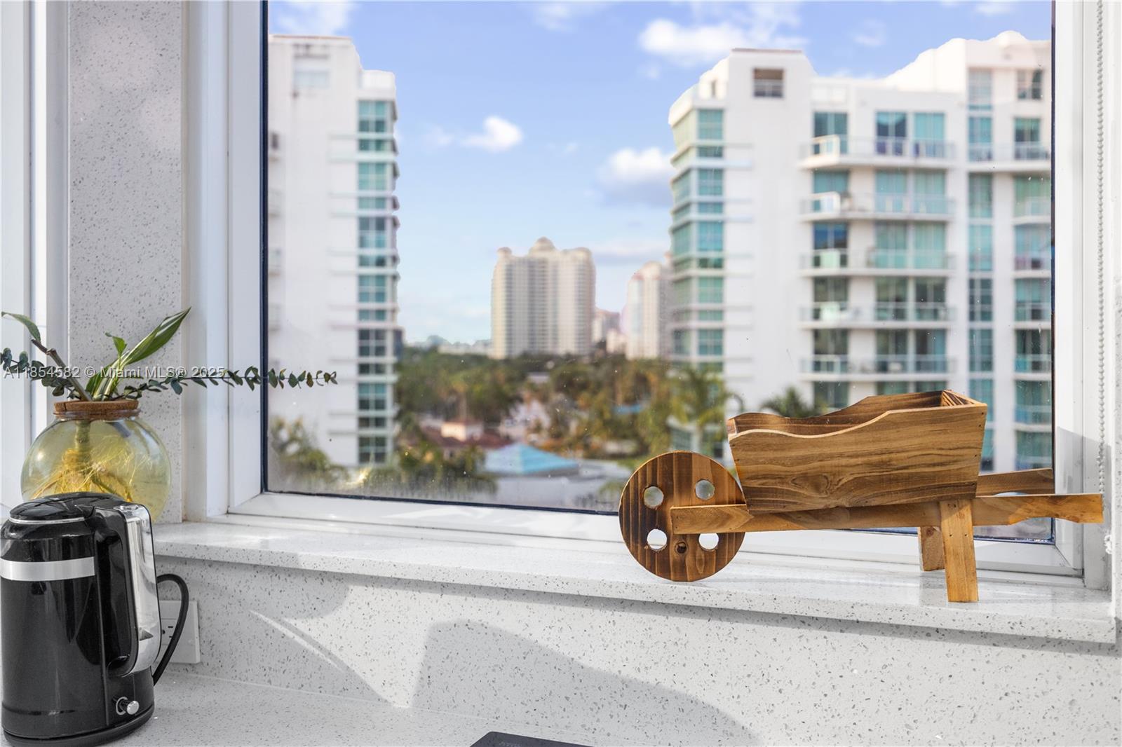 EASTSIDE AT AVENTURA COND - Residential Lease