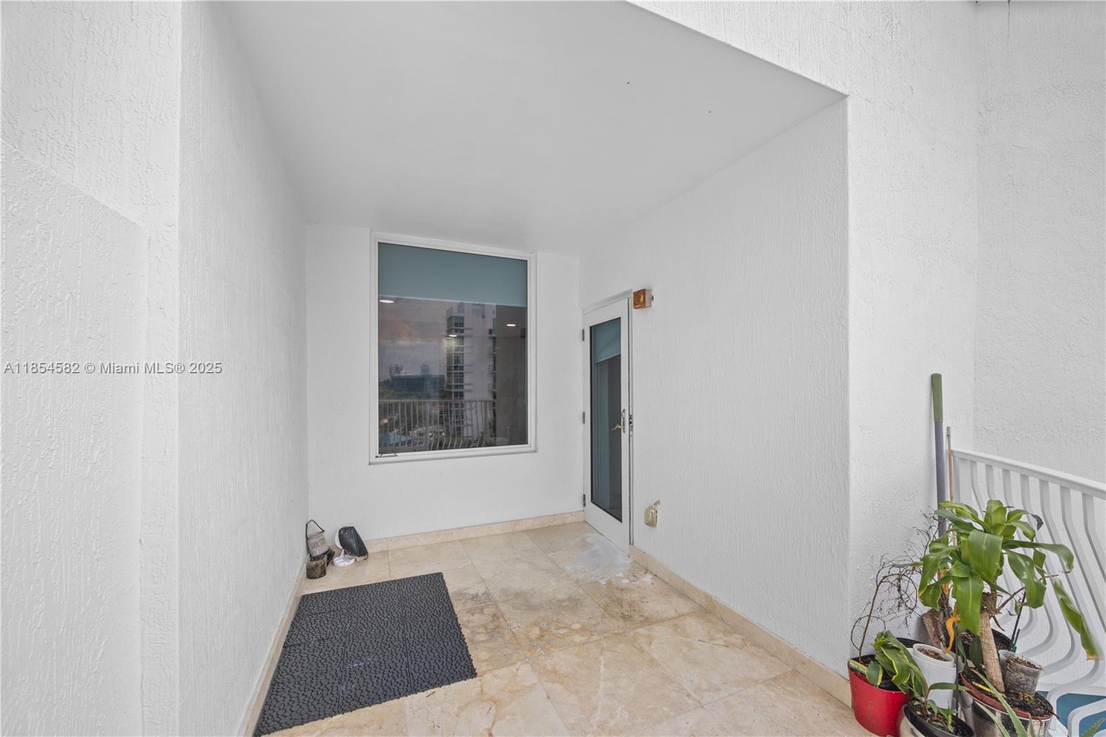 EASTSIDE AT AVENTURA COND - Residential Lease