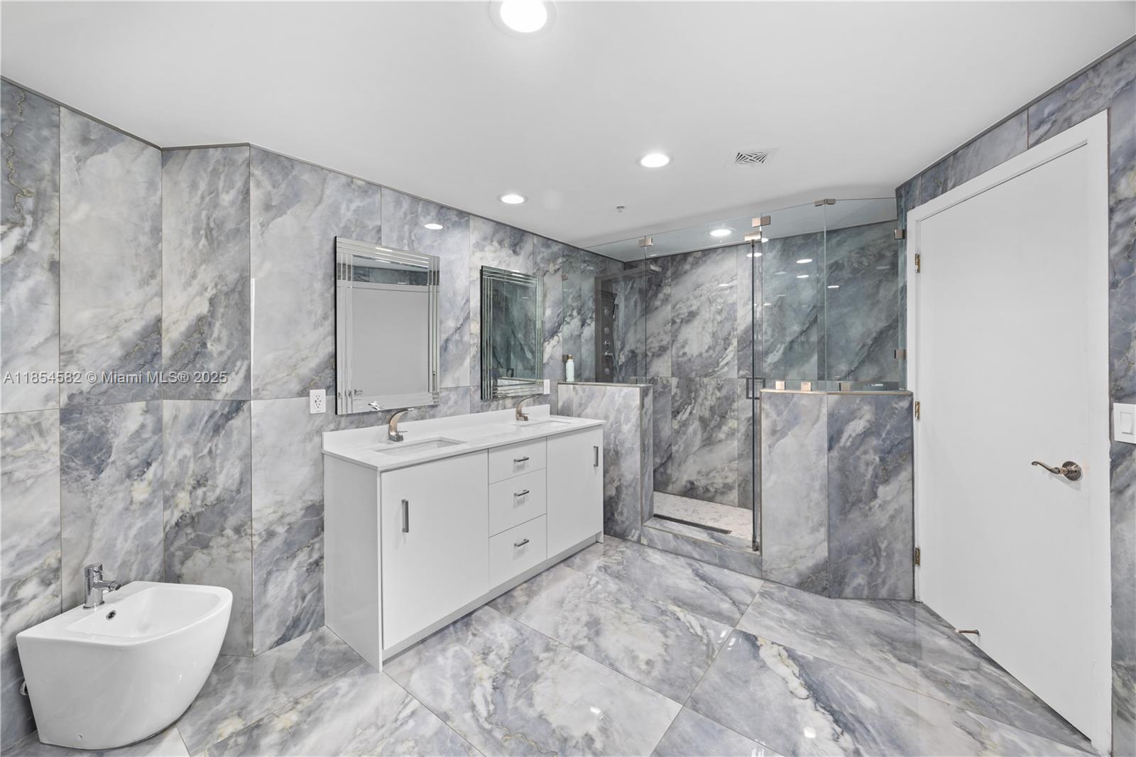 EASTSIDE AT AVENTURA COND - Residential Lease