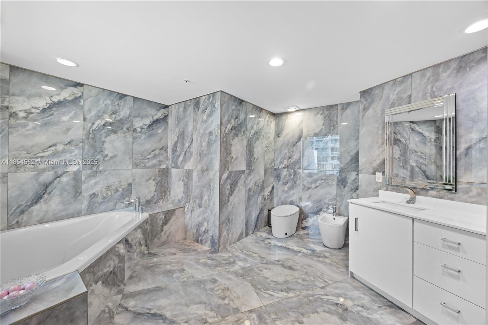 EASTSIDE AT AVENTURA COND - Residential Lease