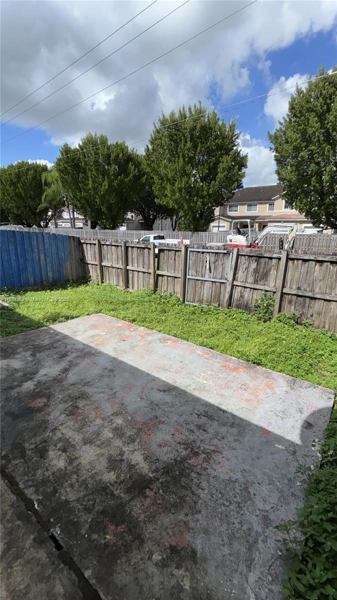 WATERSIDE TOWNHOMES SEC 2 - Residential Lease