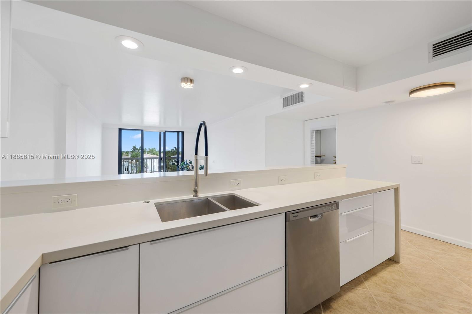 1500 S Ocean Dr 5C