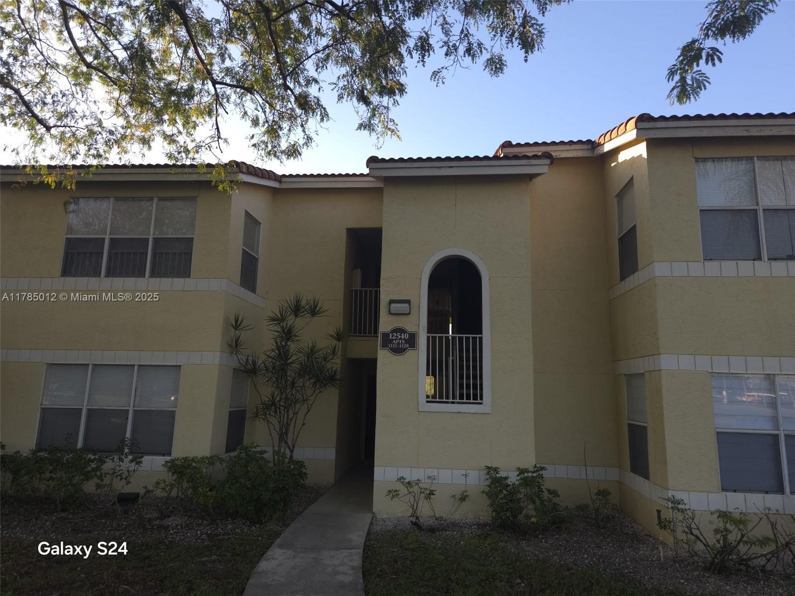 Rental Property at 12540 Vista Isles Dr 1126, Sunrise, Miami-Dade County, Florida - Bedrooms: 1 
Bathrooms: 1  - $1,850 MO.