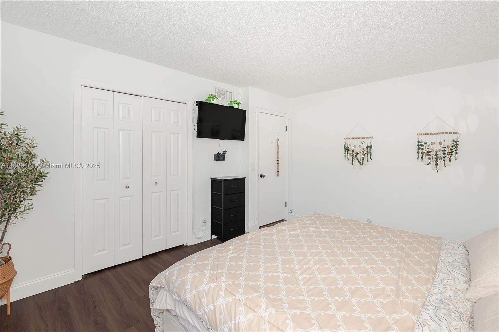 RACQUET CLUB APARTMENTS A - Residential