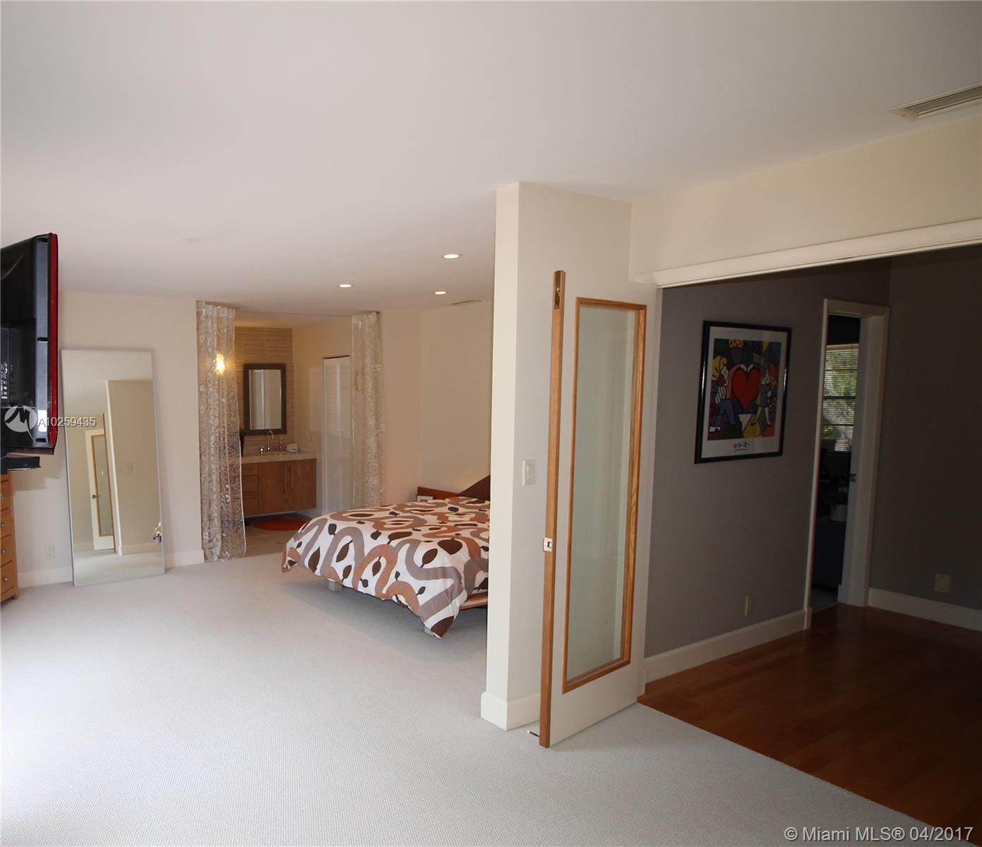 HOLLOWS OF DEER CREEK CON - Residential