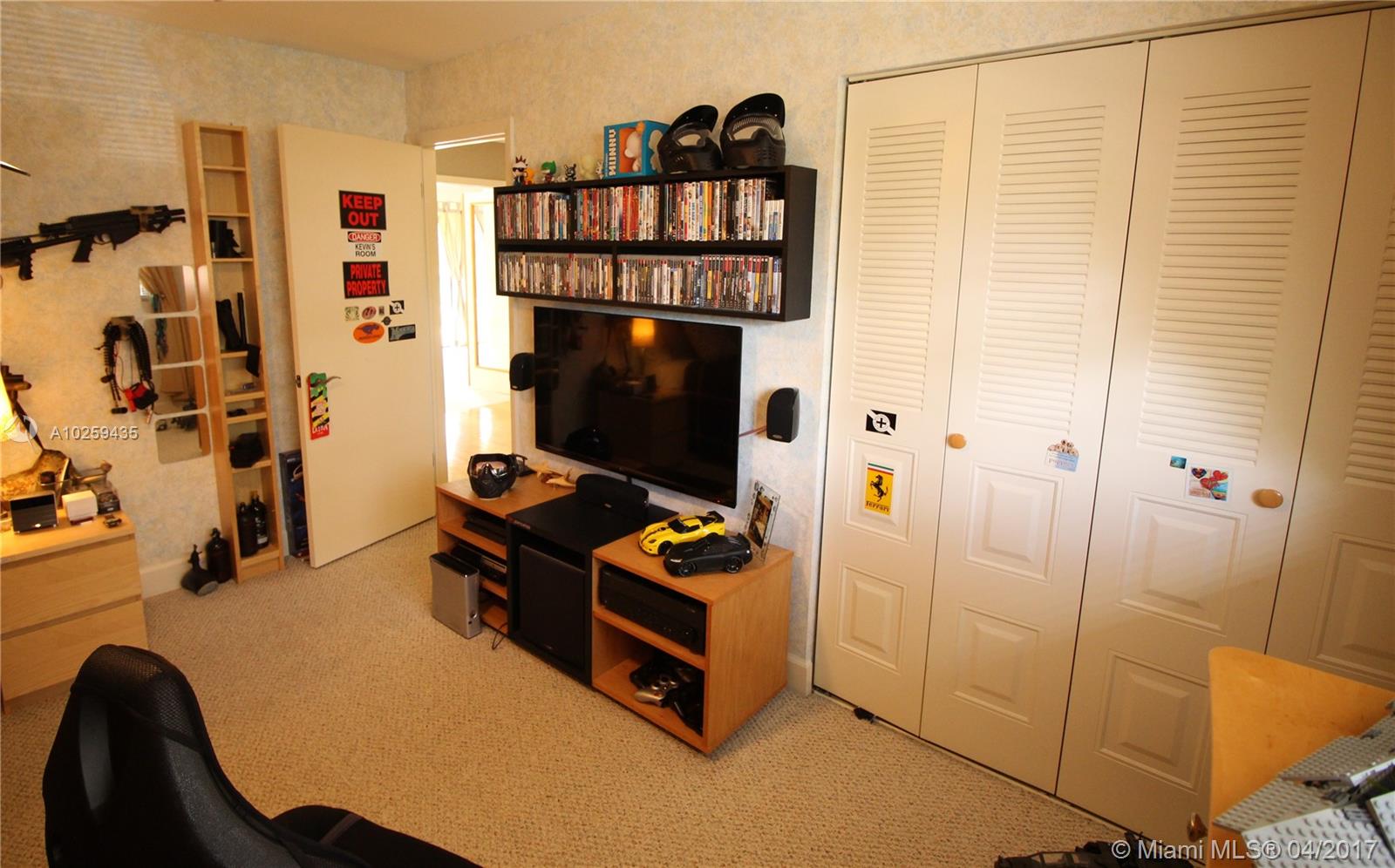 HOLLOWS OF DEER CREEK CON - Residential