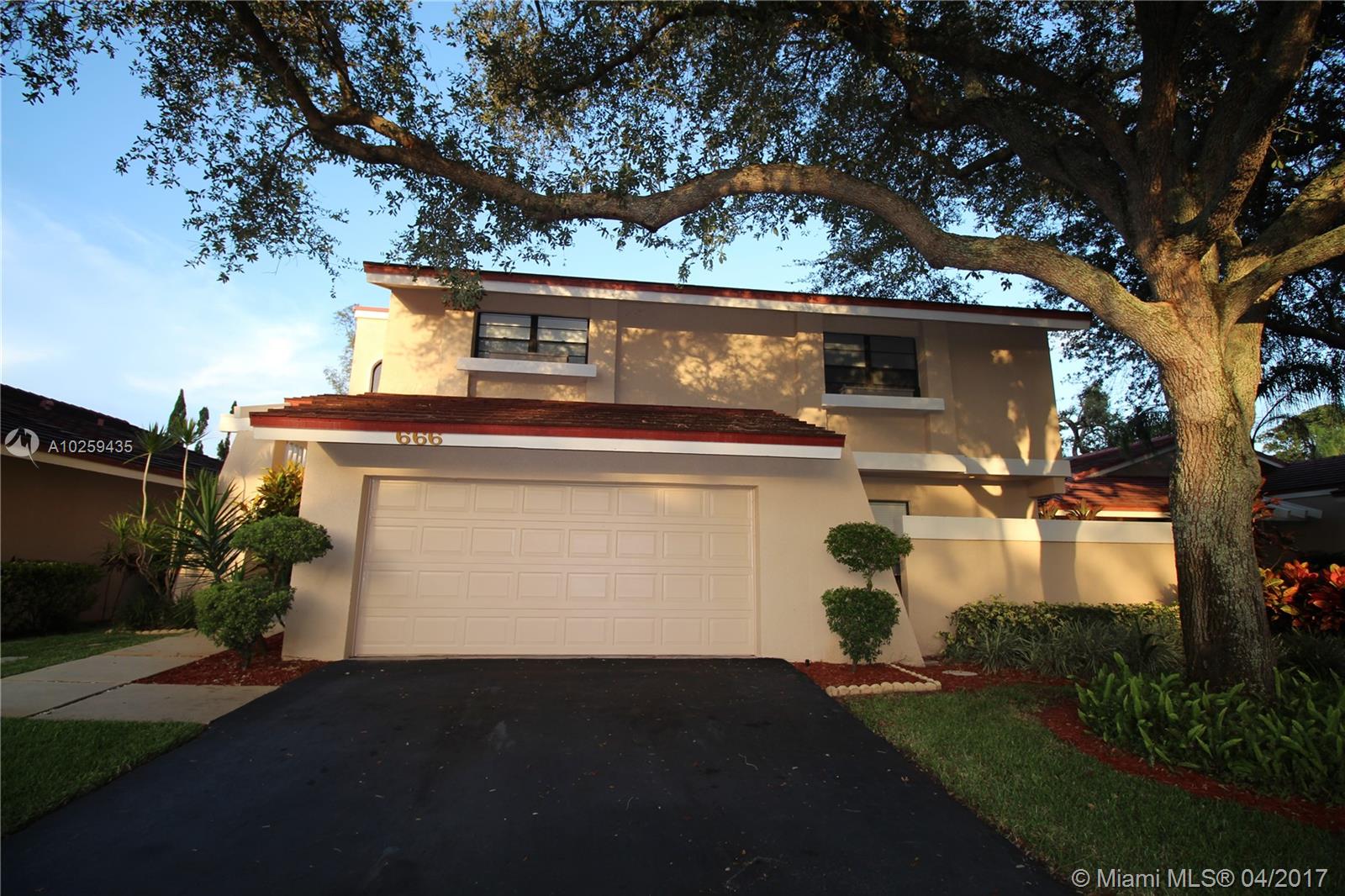 HOLLOWS OF DEER CREEK CON - Residential