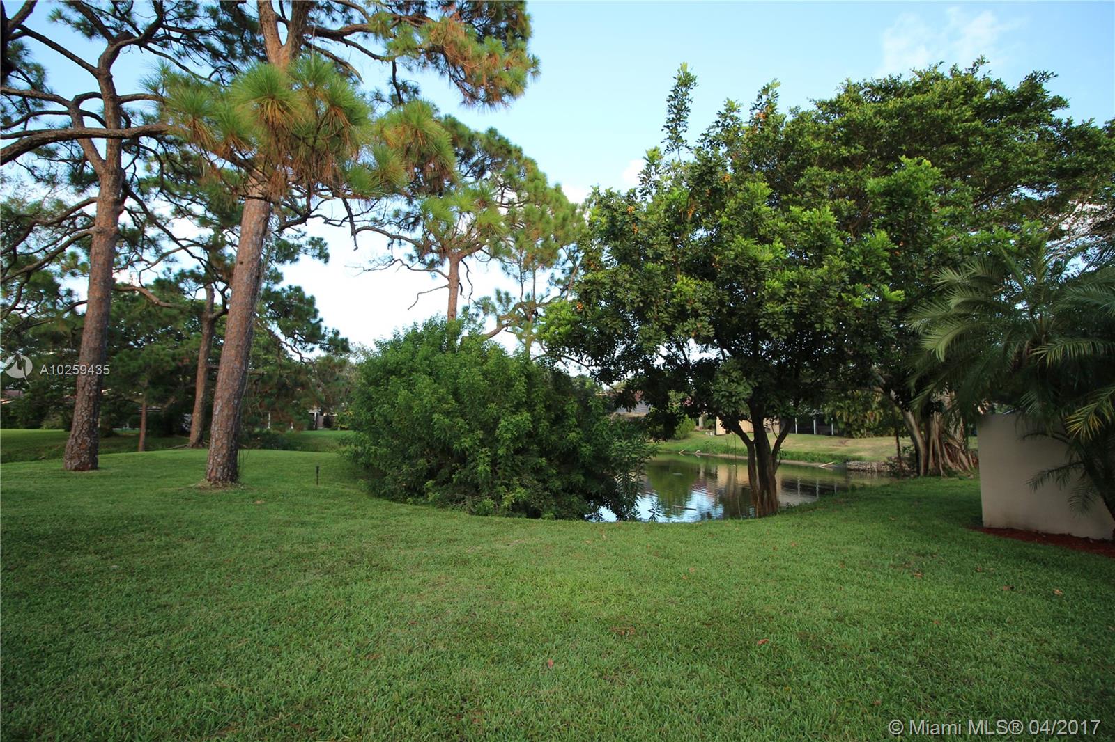 HOLLOWS OF DEER CREEK CON - Residential