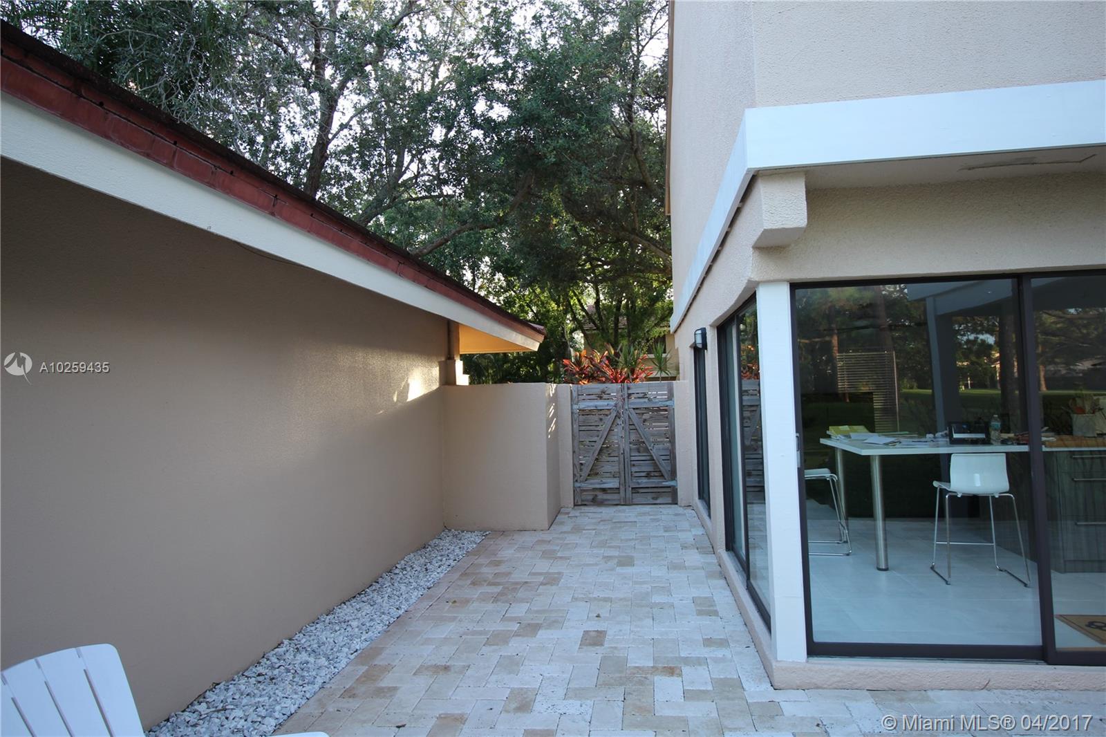 HOLLOWS OF DEER CREEK CON - Residential