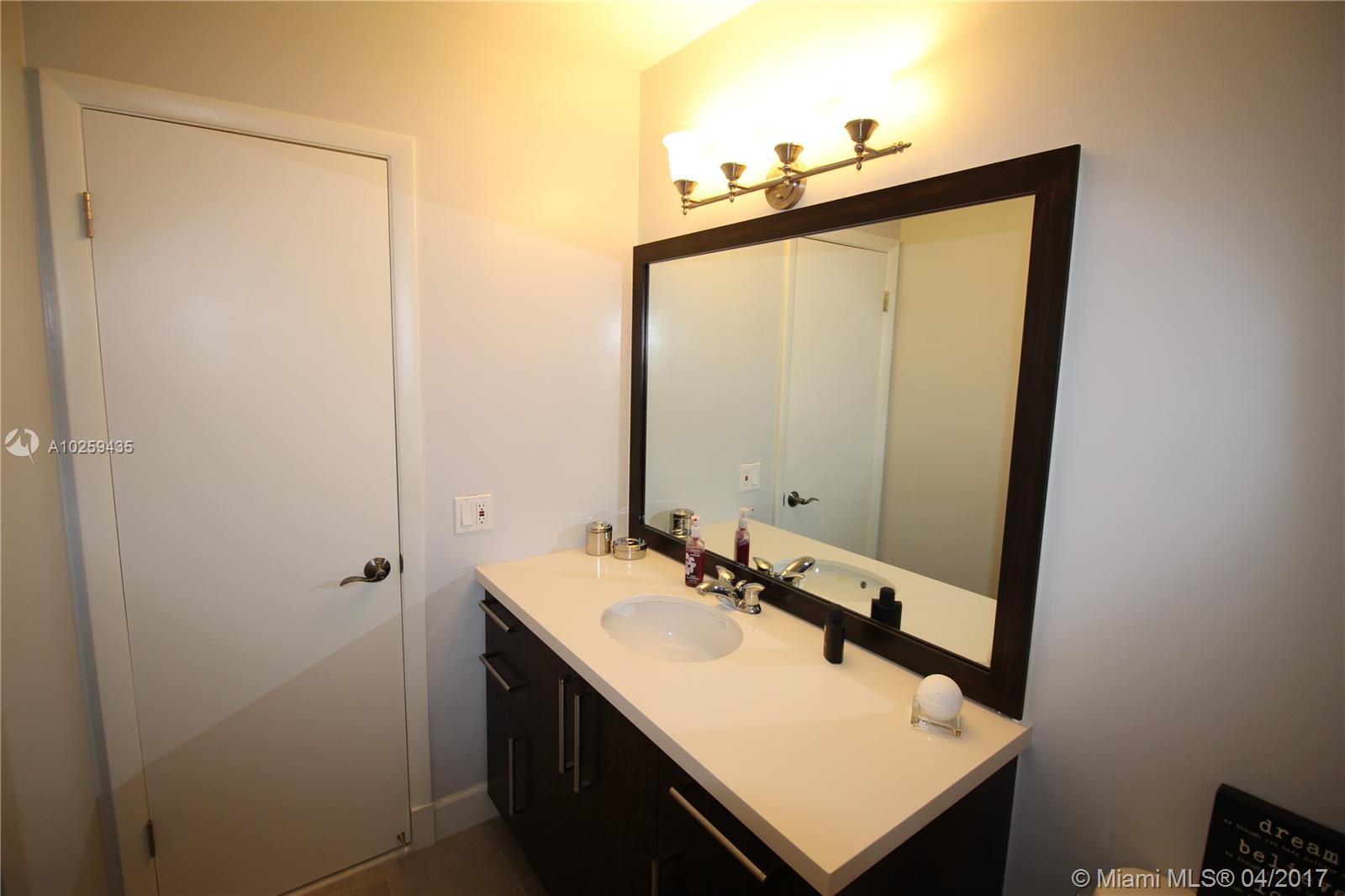 HOLLOWS OF DEER CREEK CON - Residential