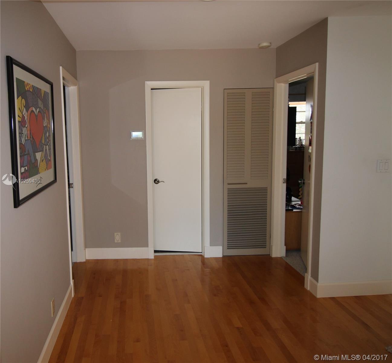 HOLLOWS OF DEER CREEK CON - Residential