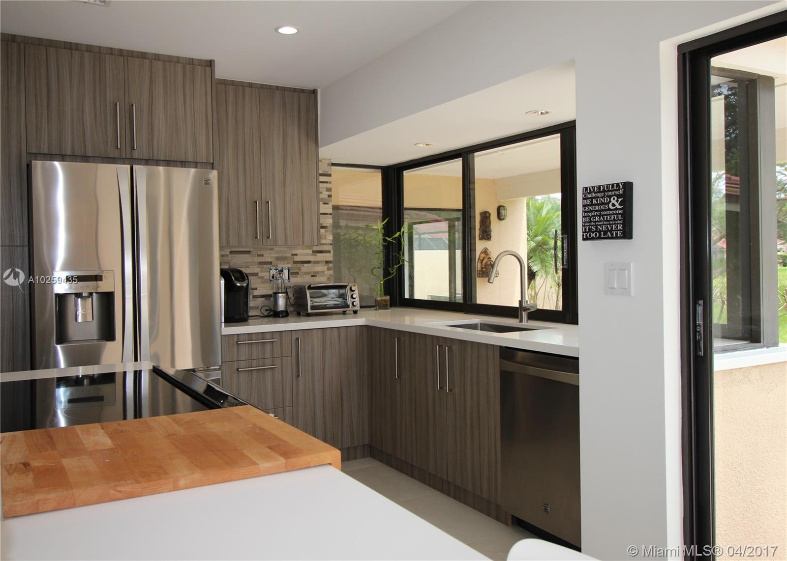 HOLLOWS OF DEER CREEK CON - Residential