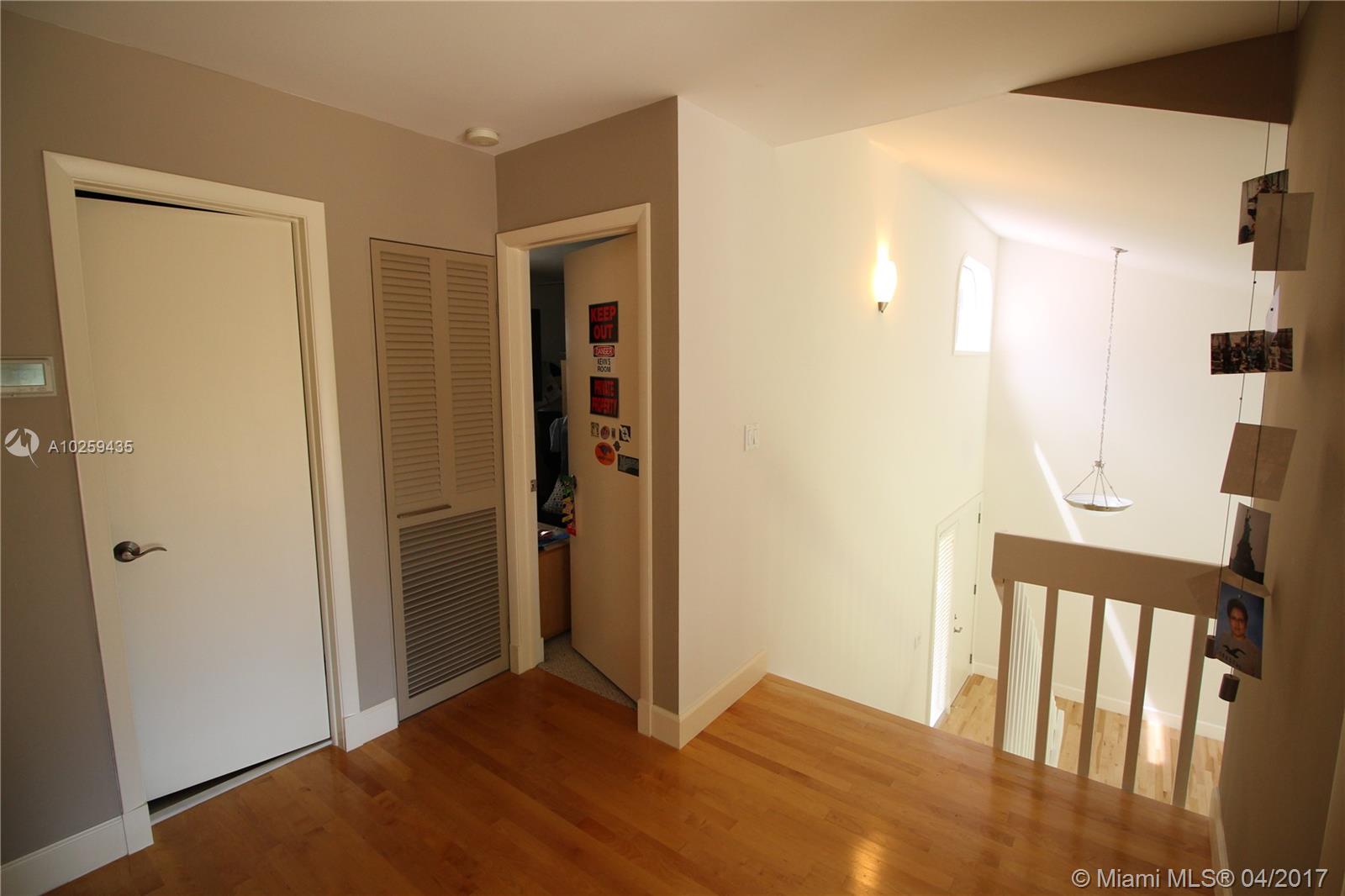 HOLLOWS OF DEER CREEK CON - Residential