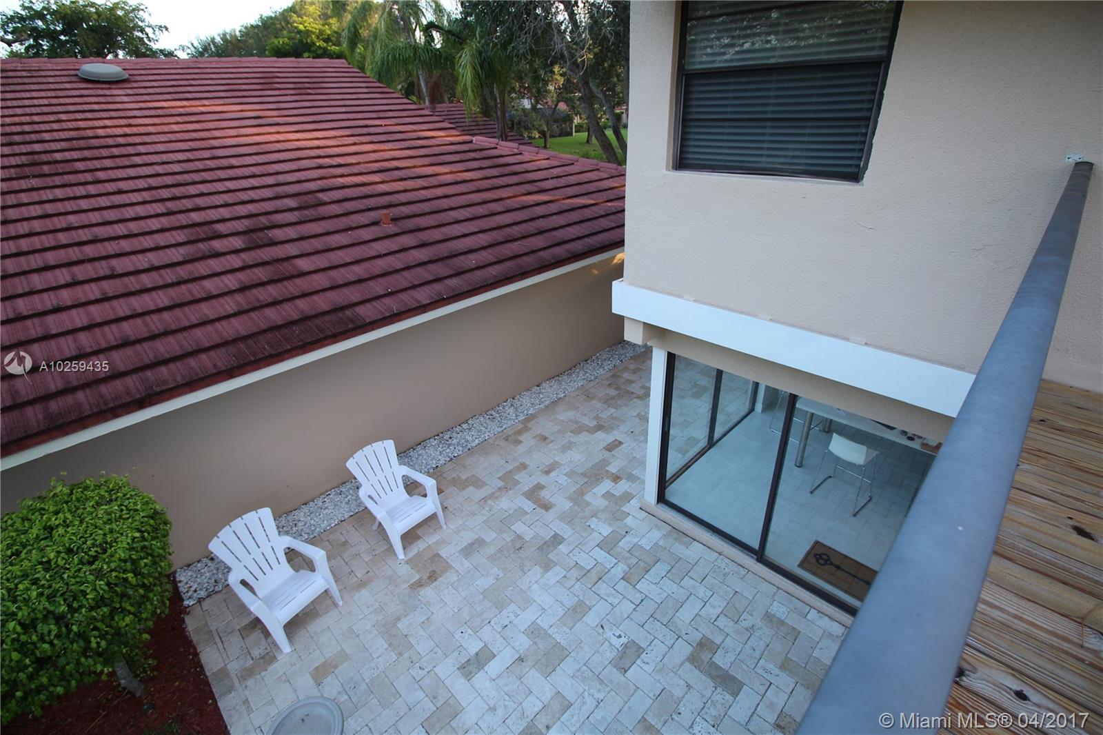 HOLLOWS OF DEER CREEK CON - Residential