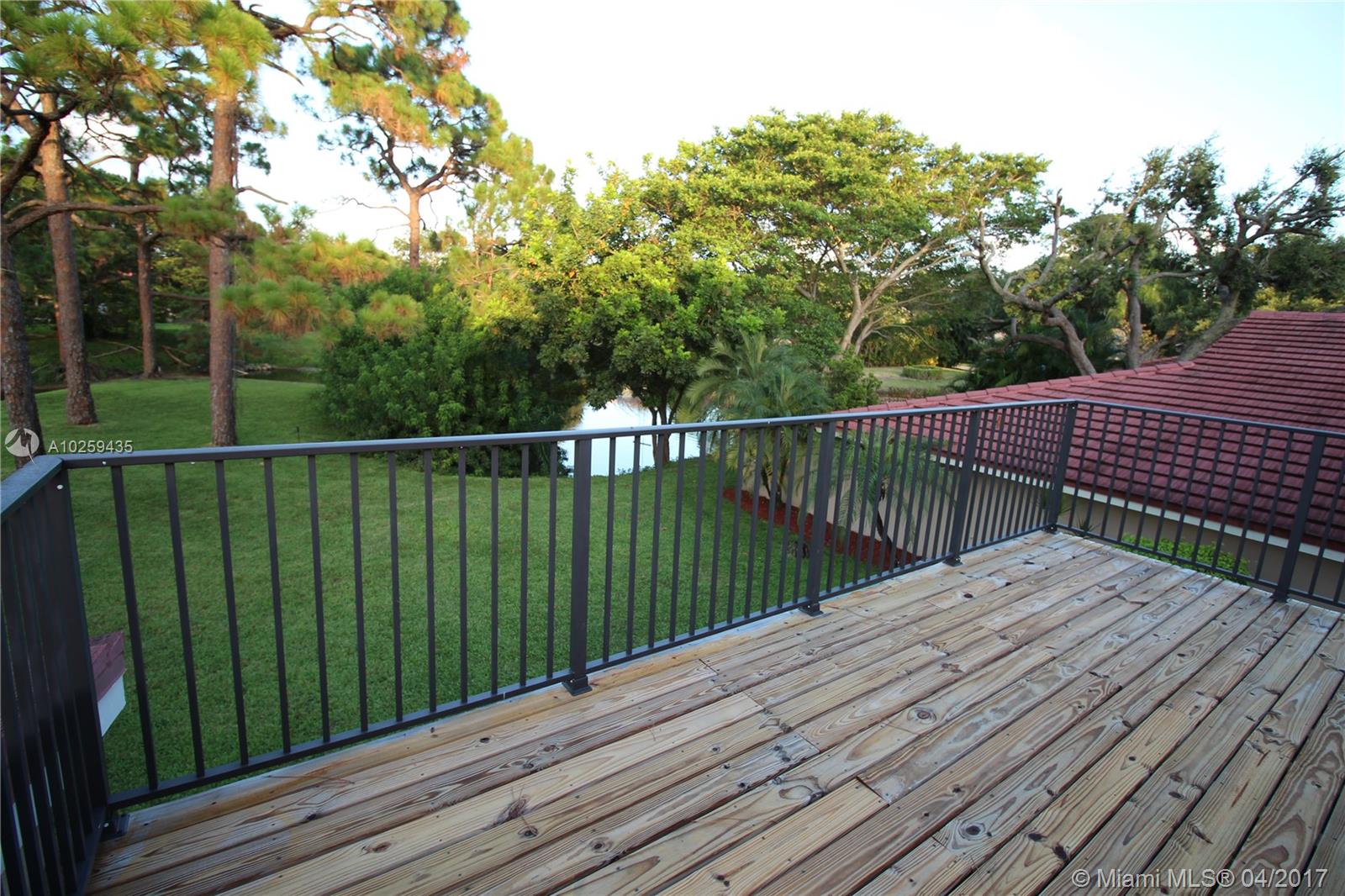 HOLLOWS OF DEER CREEK CON - Residential