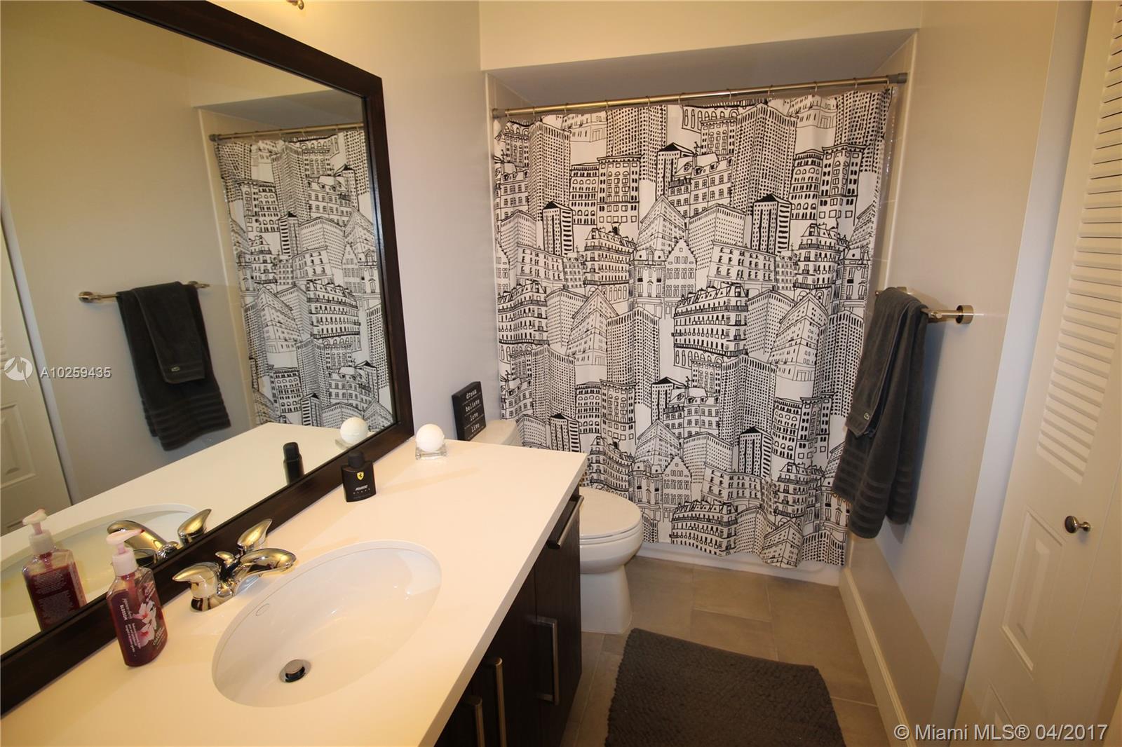 HOLLOWS OF DEER CREEK CON - Residential