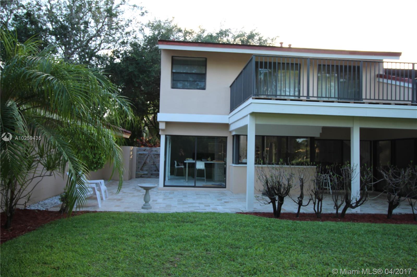 HOLLOWS OF DEER CREEK CON - Residential