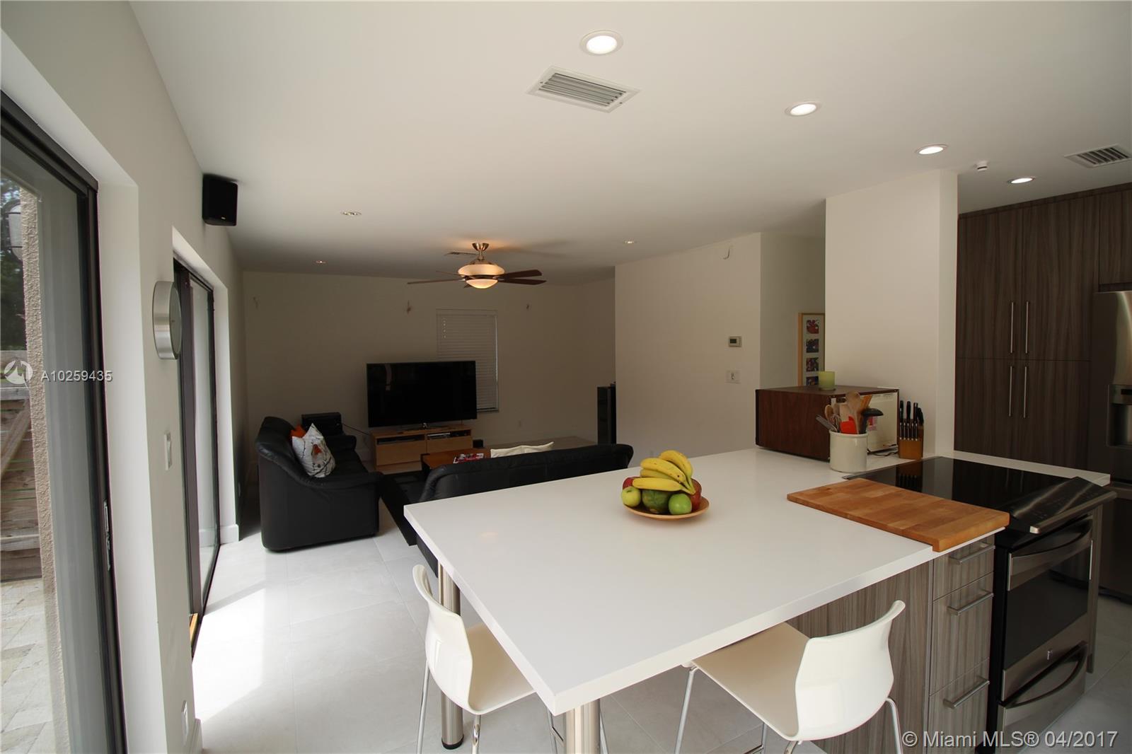 HOLLOWS OF DEER CREEK CON - Residential