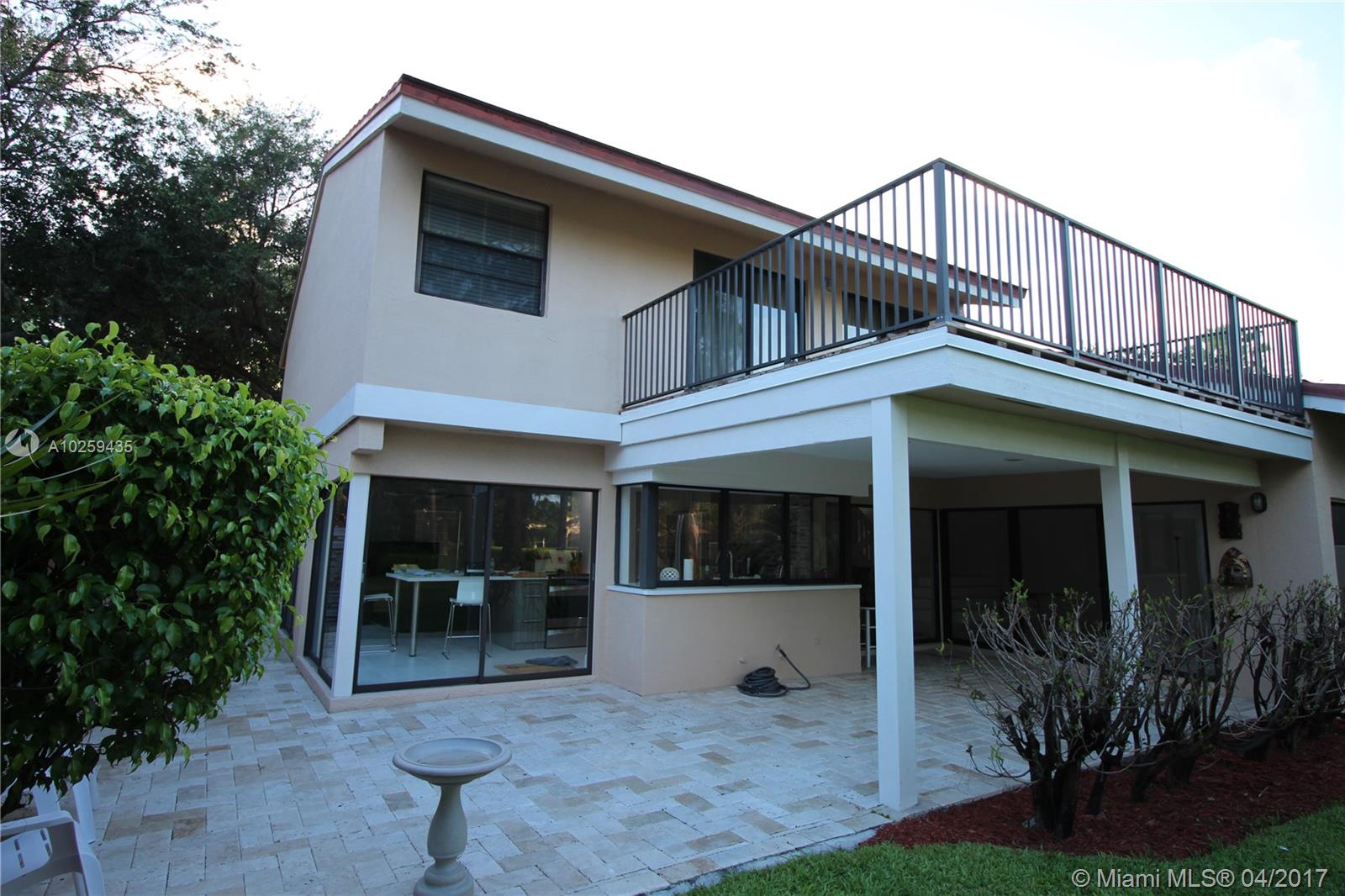 HOLLOWS OF DEER CREEK CON - Residential