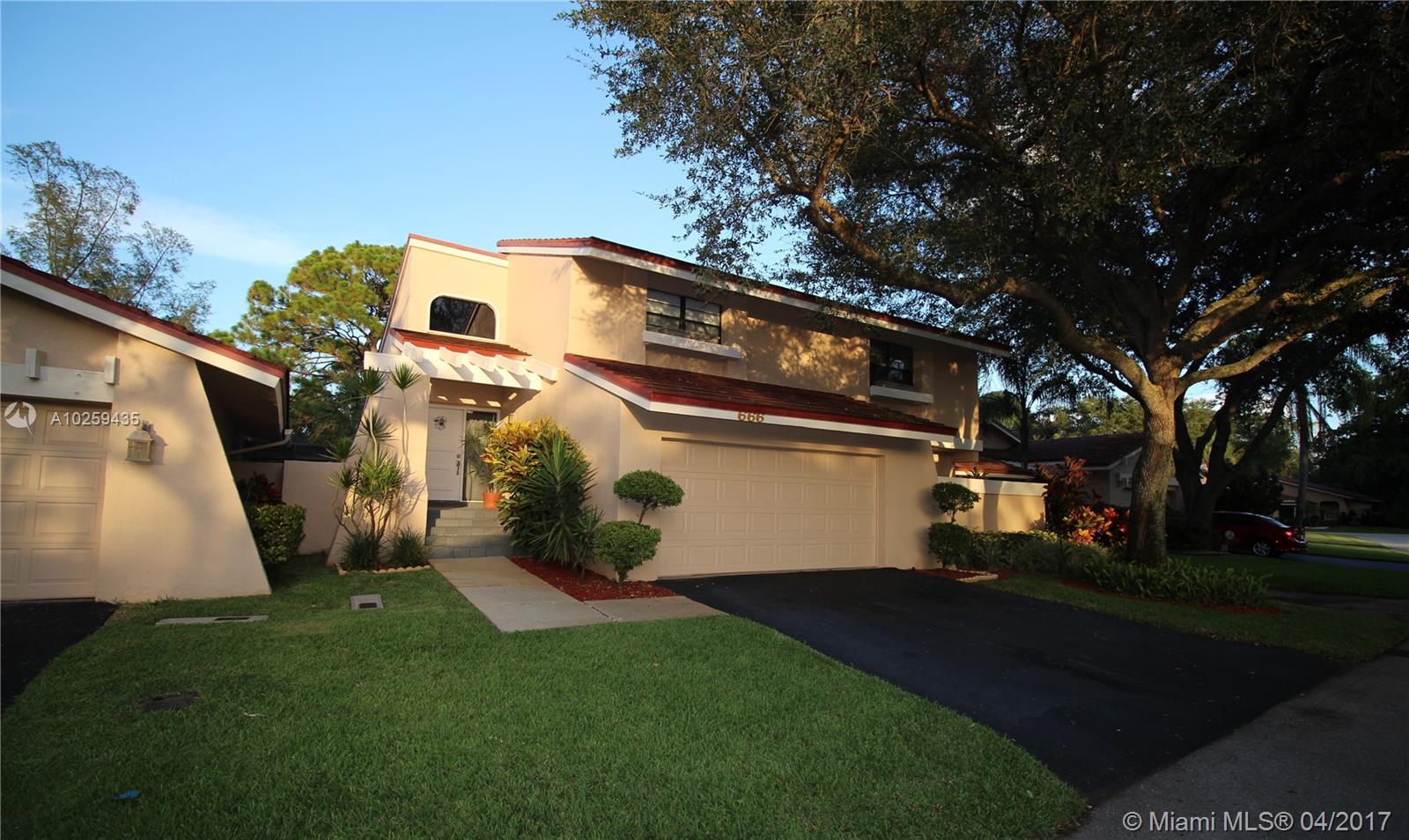 HOLLOWS OF DEER CREEK CON - Residential