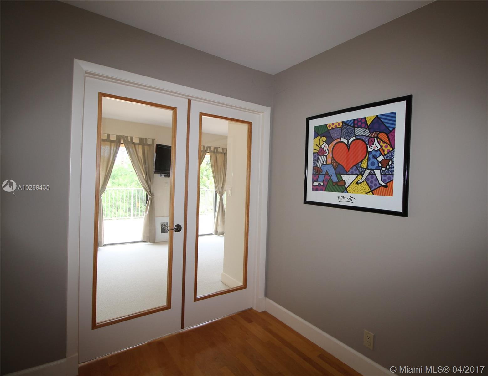 HOLLOWS OF DEER CREEK CON - Residential