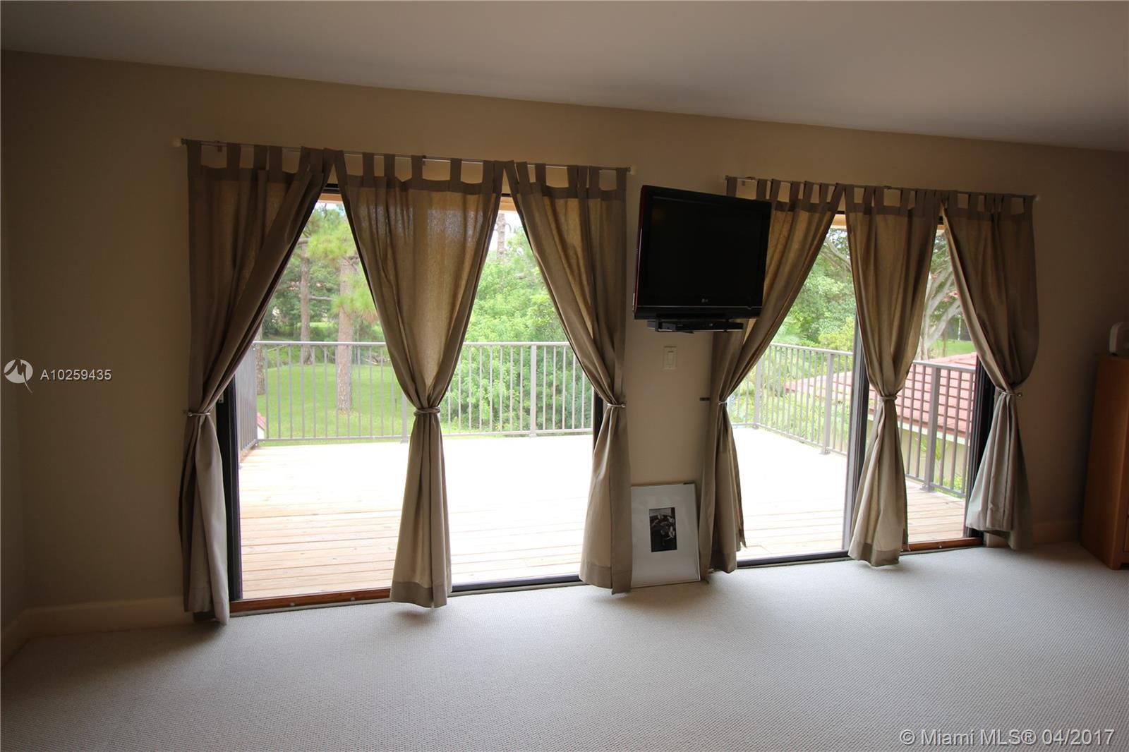 HOLLOWS OF DEER CREEK CON - Residential