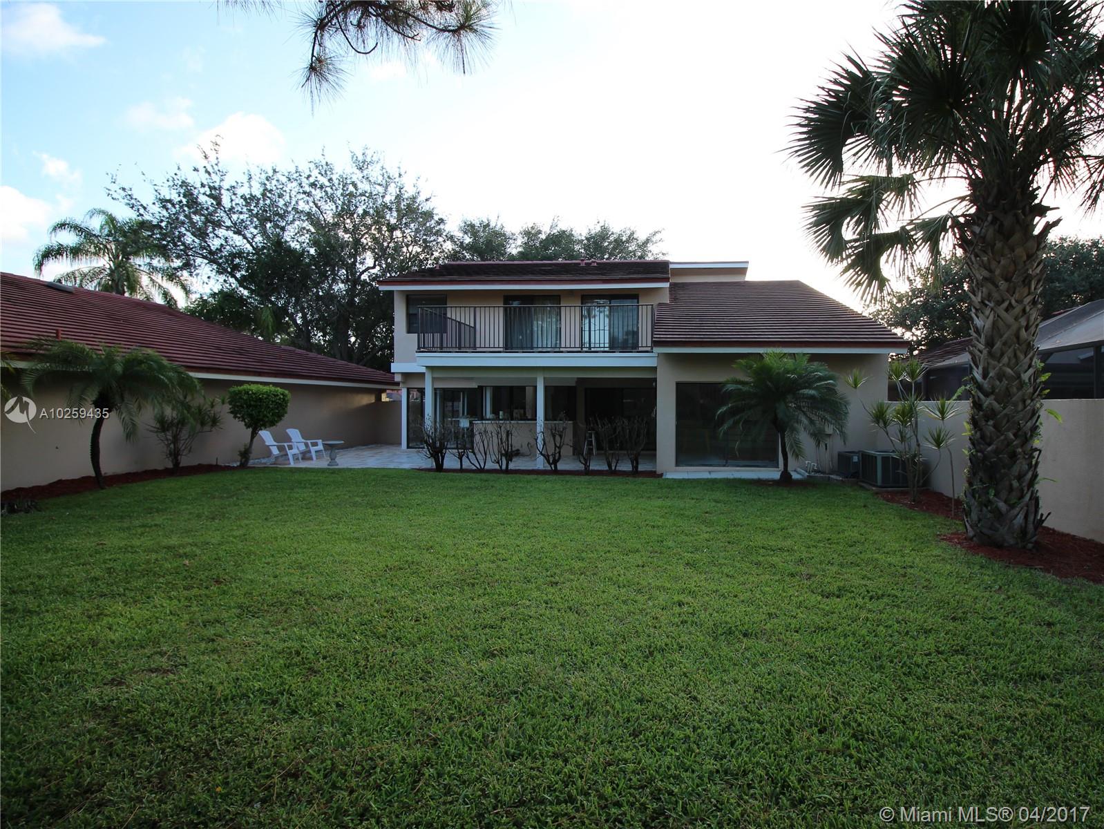 HOLLOWS OF DEER CREEK CON - Residential