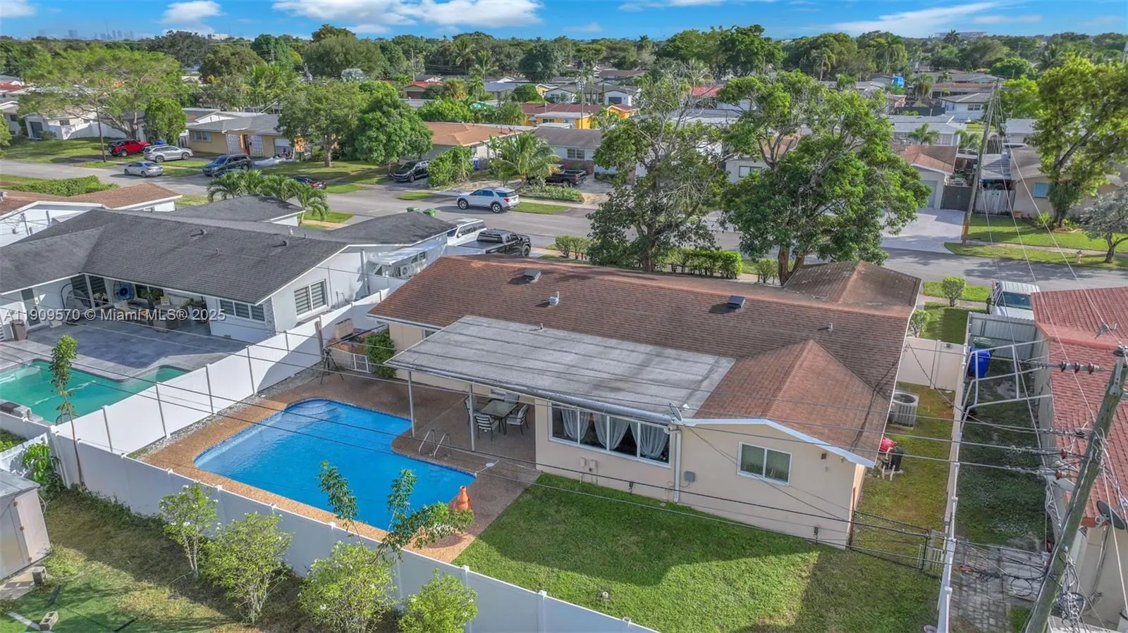 Pembroke Pines, Florida 33024, United States, 4 Bedrooms Bedrooms, ,2 BathroomsBathrooms,Residential,Active,239710