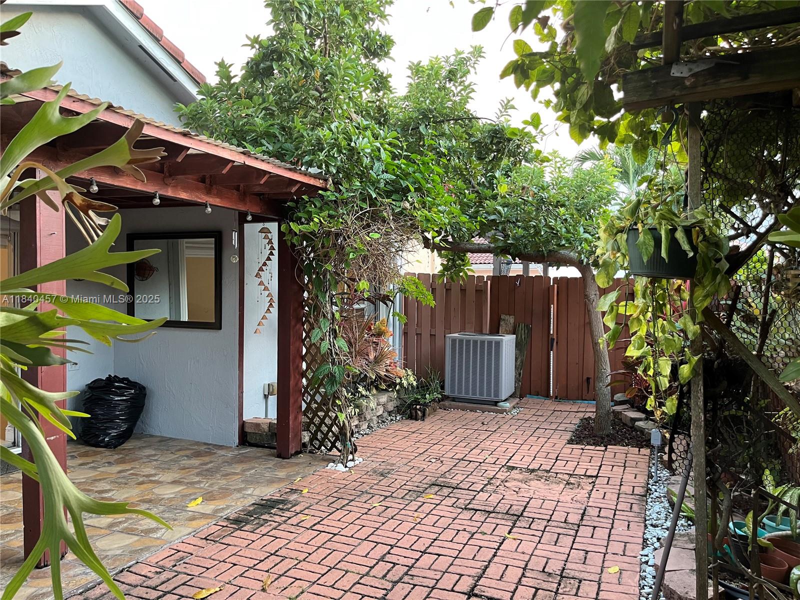 FOREST LAKES GARDENS SEC 2 - Residential