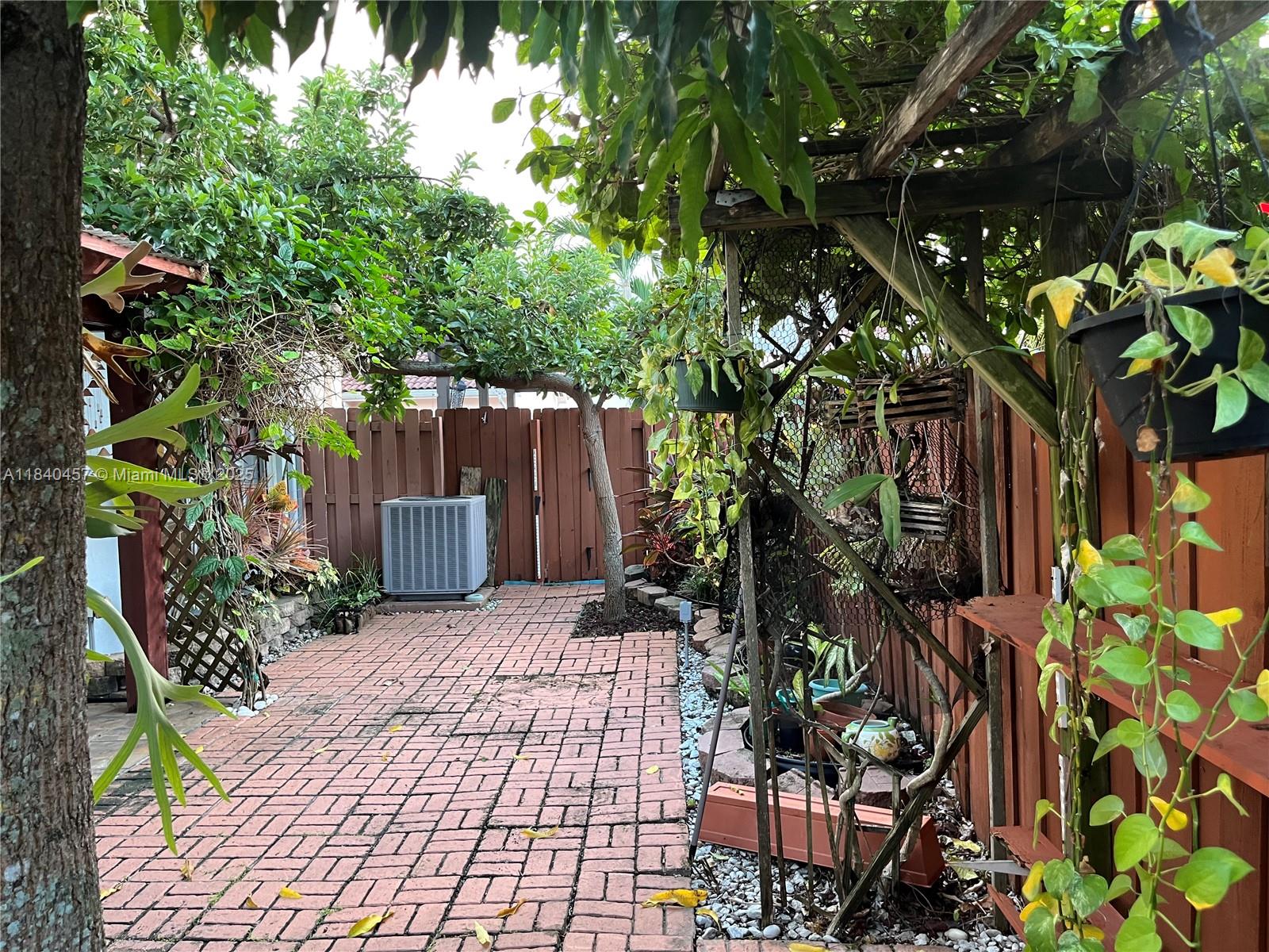 FOREST LAKES GARDENS SEC 2 - Residential