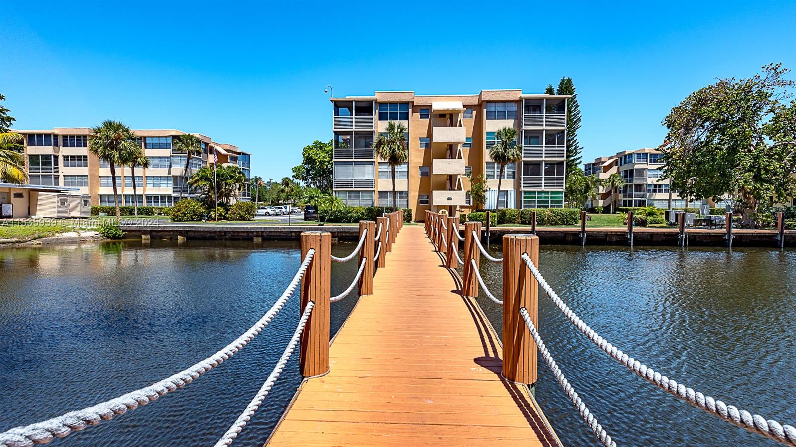 WATERGATE 4 CONDO - Residential