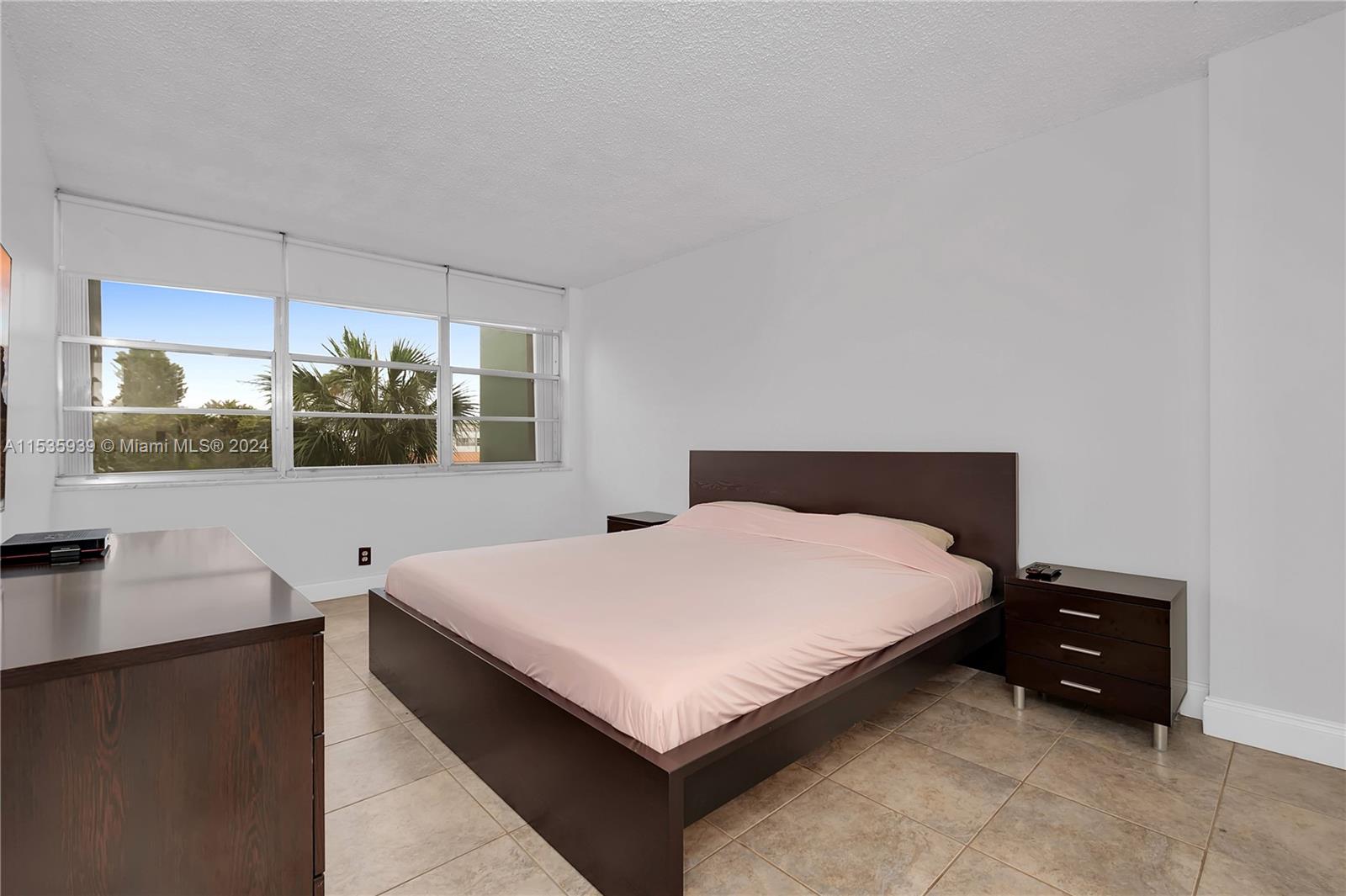 WATERGATE 4 CONDO - Residential