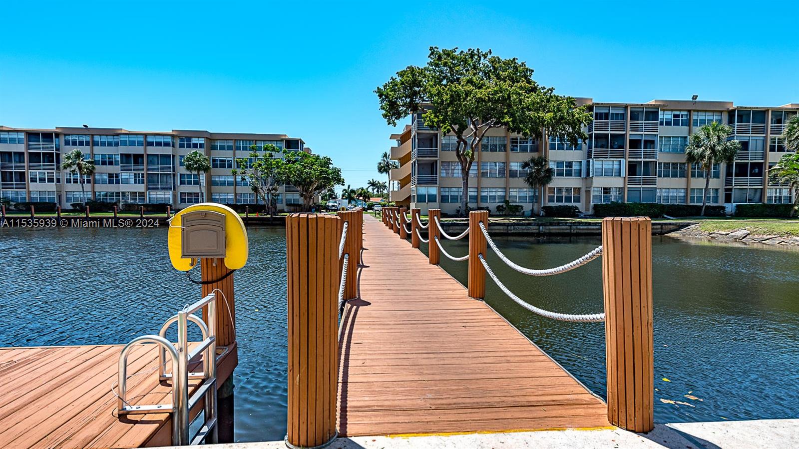 WATERGATE 4 CONDO - Residential