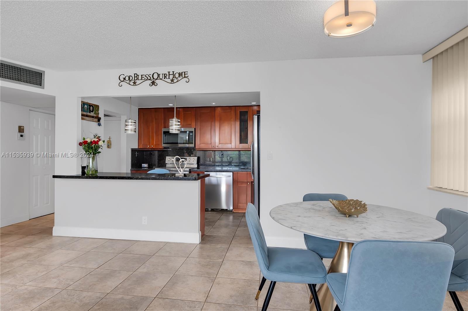 WATERGATE 4 CONDO - Residential