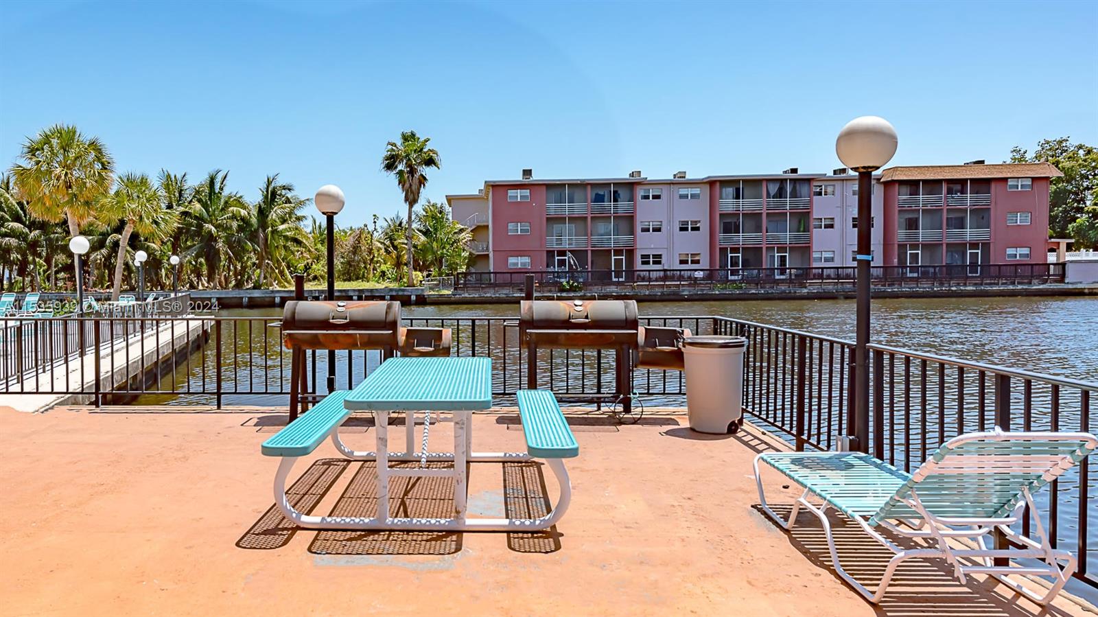 WATERGATE 4 CONDO - Residential