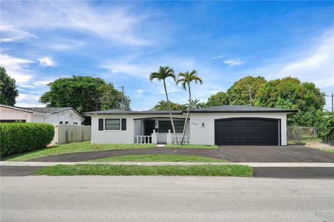 Photo of 1600 N 74th Ter, Hollywood, FL 33024 (MLS # A11870589)