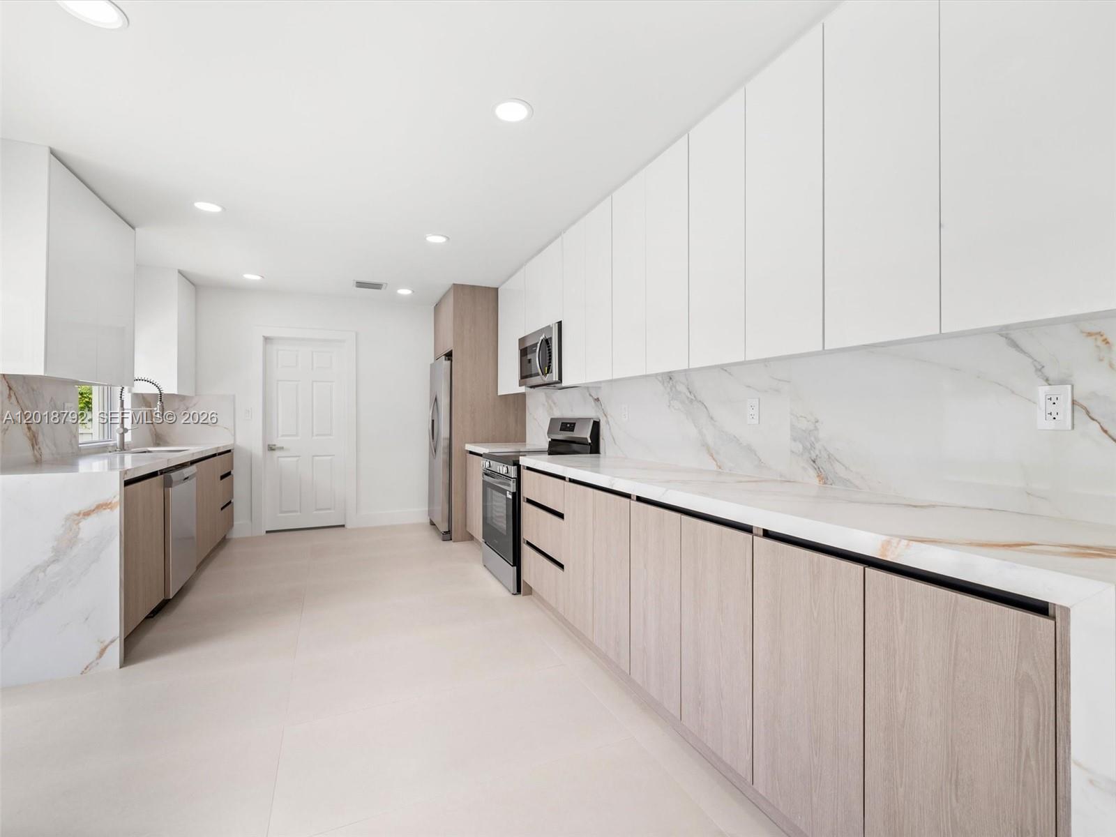 VENETIAN ISLES 3RD SEC - Residential