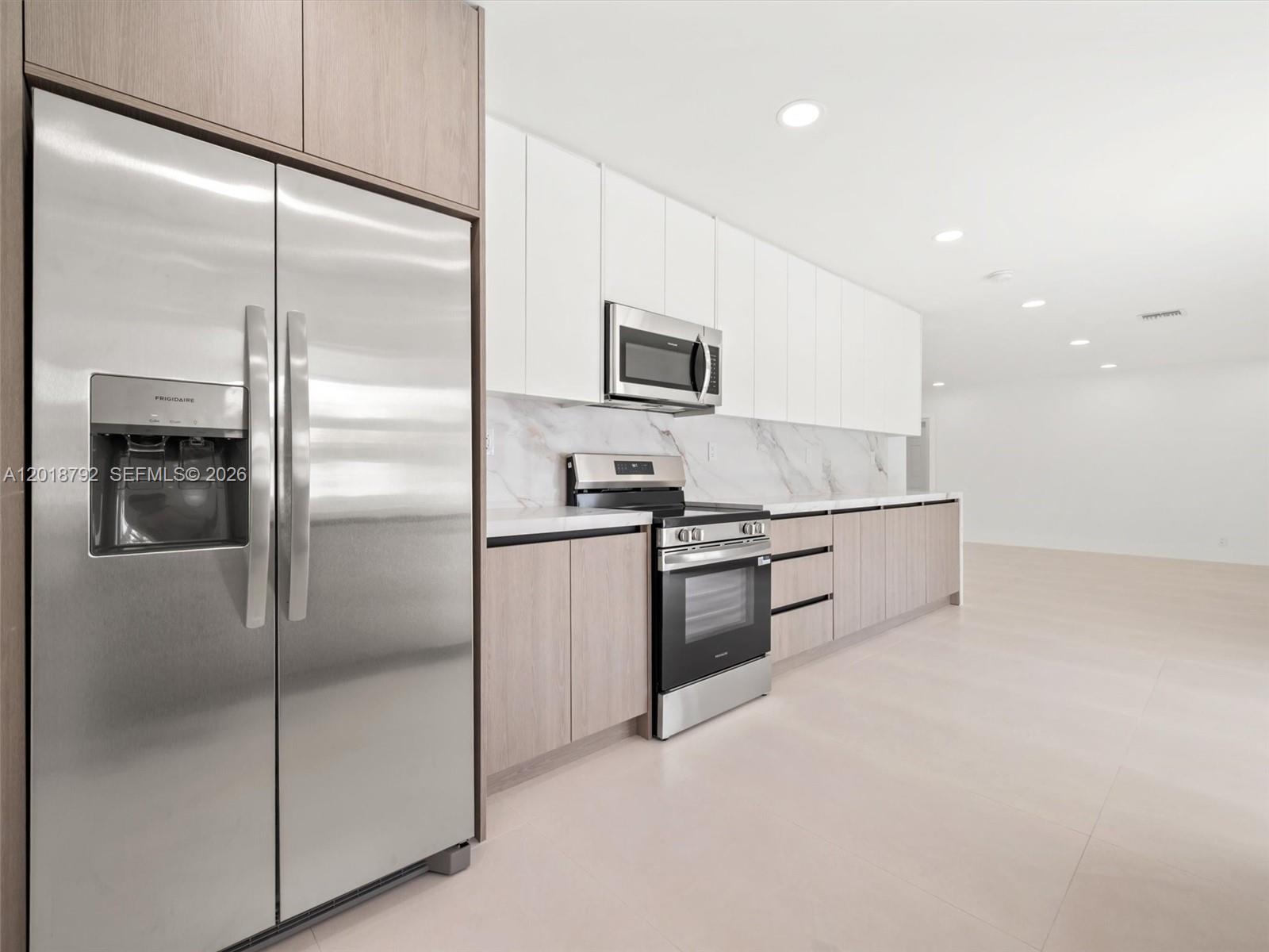 VENETIAN ISLES 3RD SEC - Residential