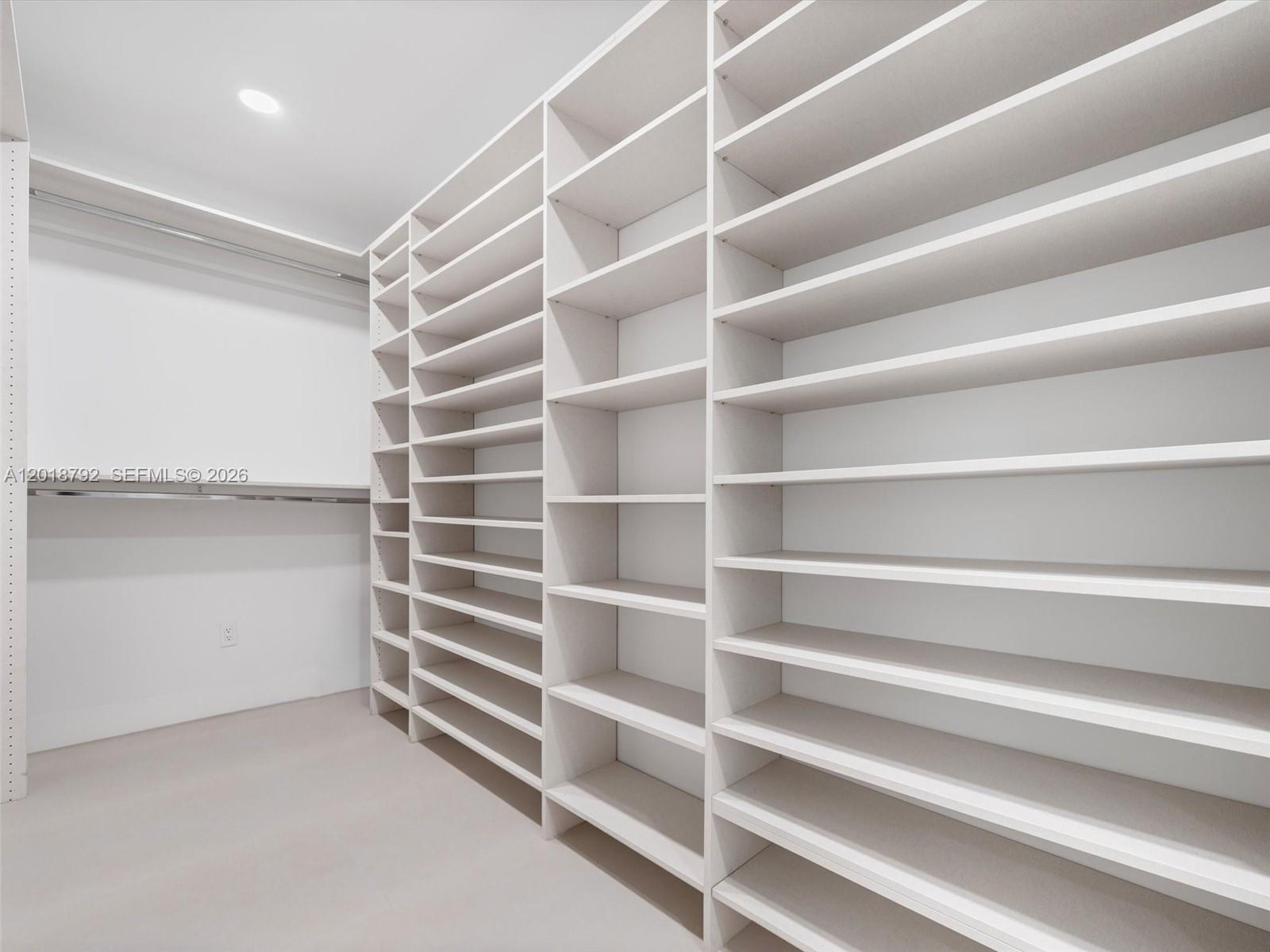 VENETIAN ISLES 3RD SEC - Residential