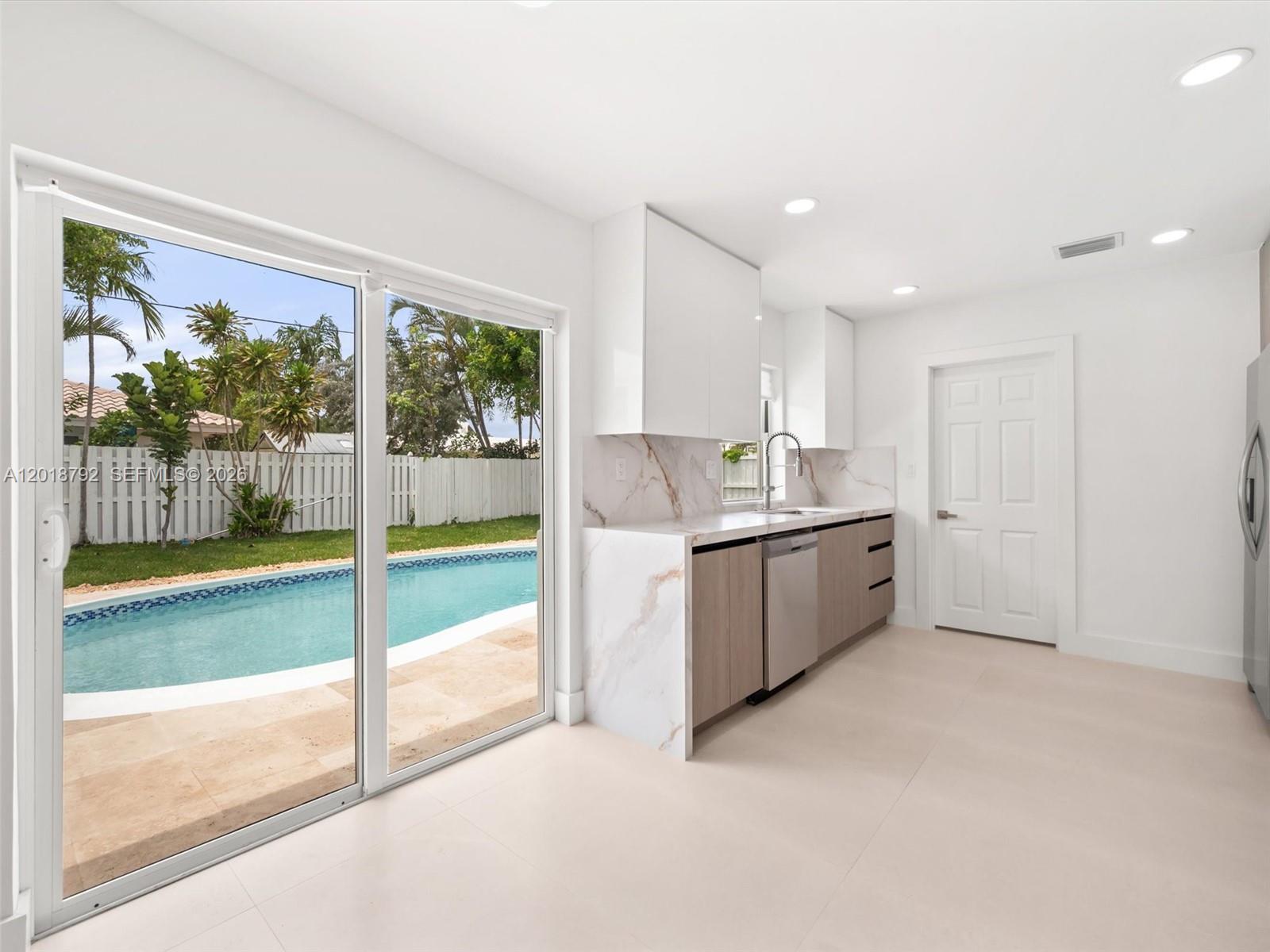 VENETIAN ISLES 3RD SEC - Residential