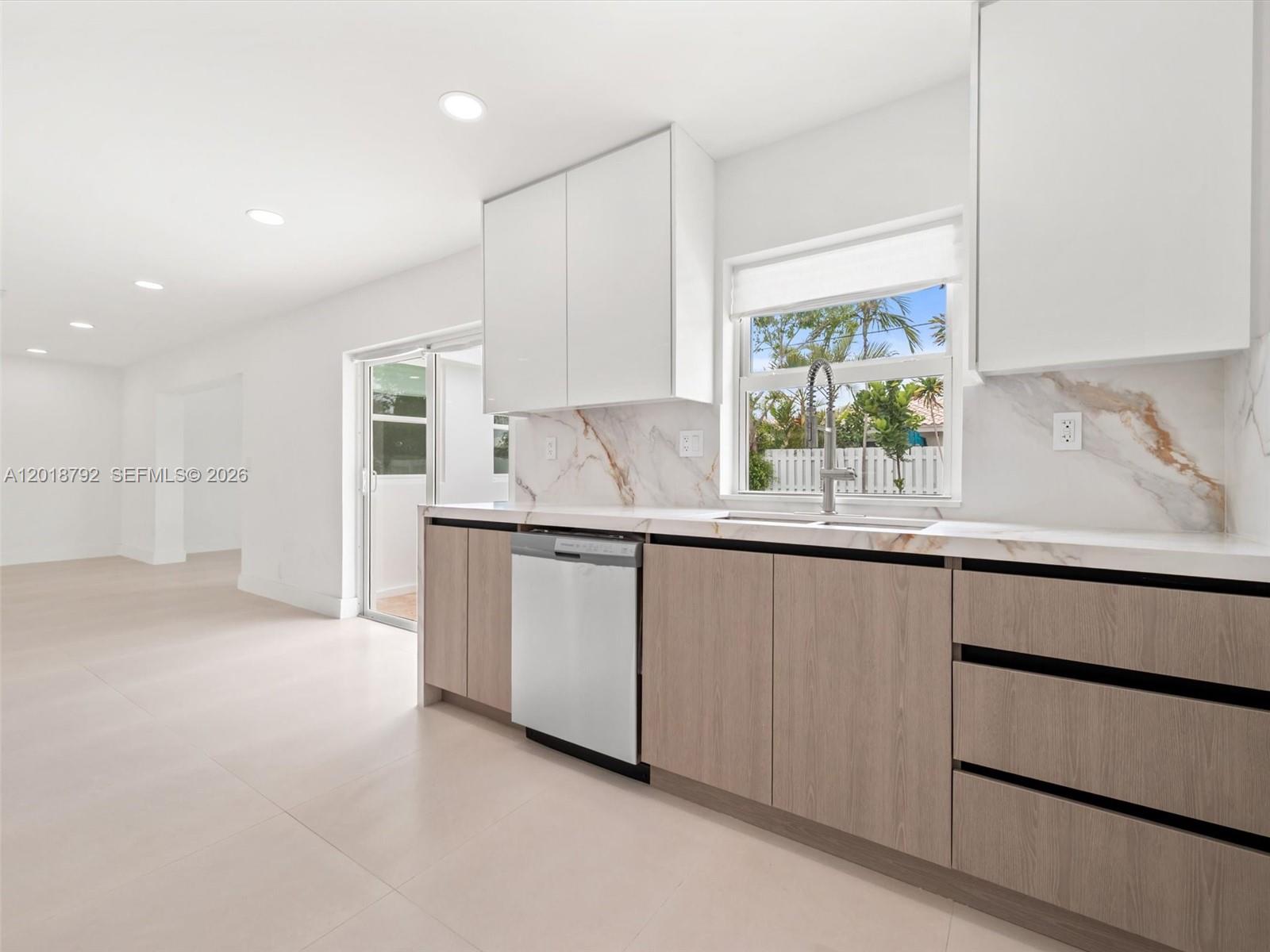 VENETIAN ISLES 3RD SEC - Residential