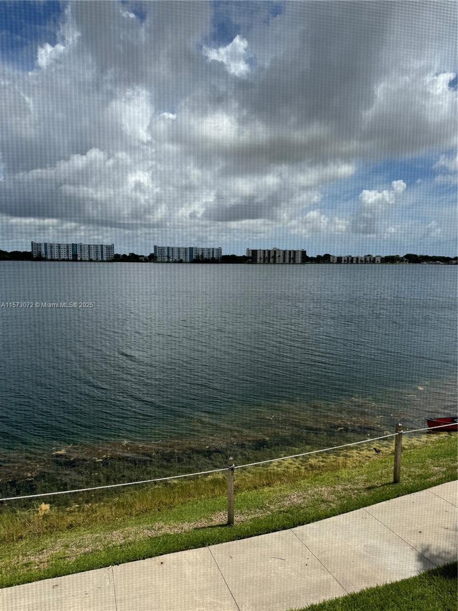 LAKE EMERALD CONDOMINIUM - Residential