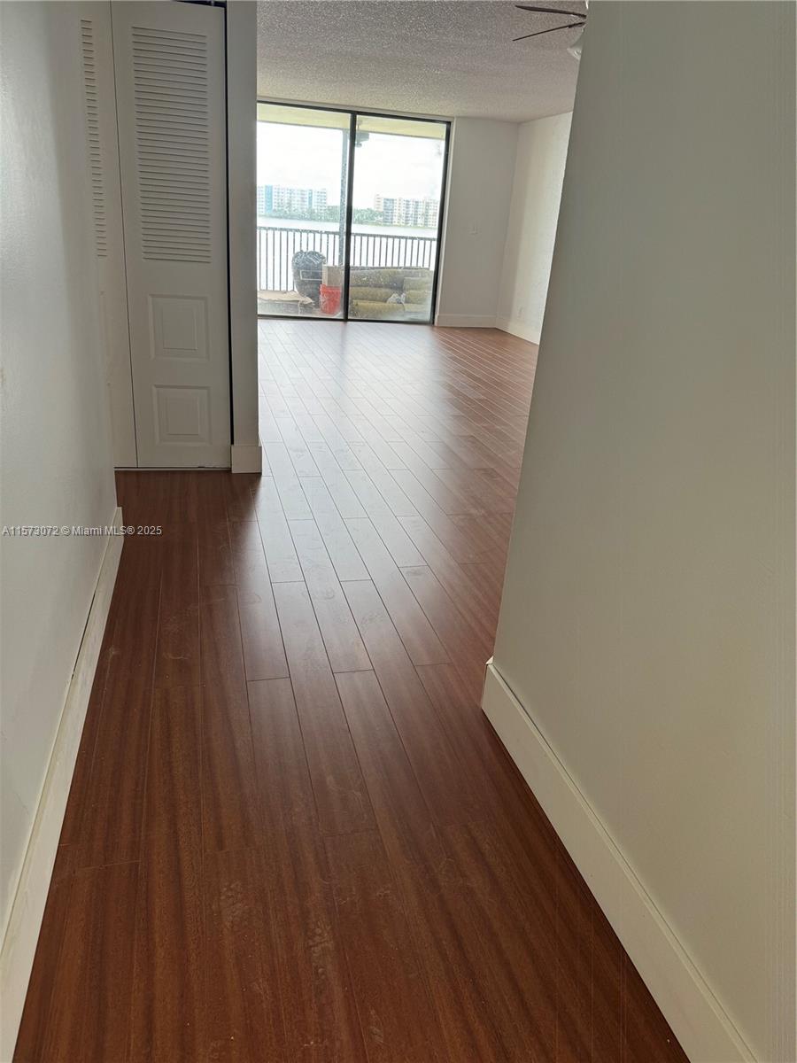 LAKE EMERALD CONDOMINIUM - Residential