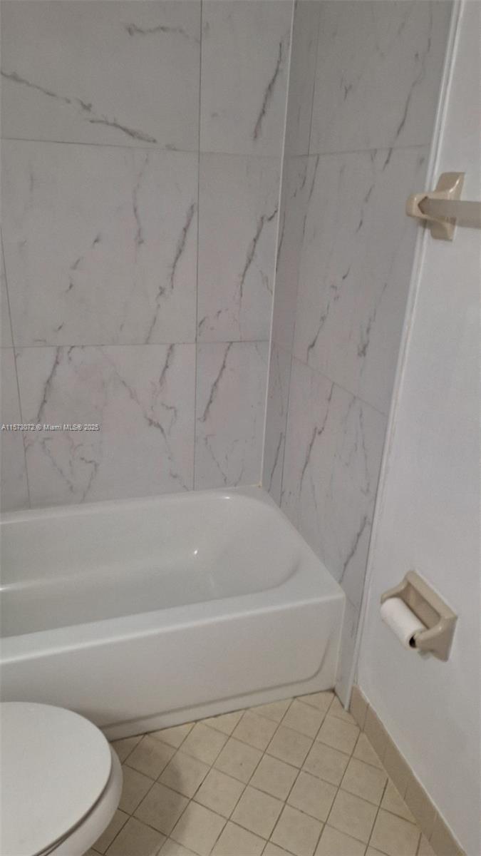 LAKE EMERALD CONDOMINIUM - Residential